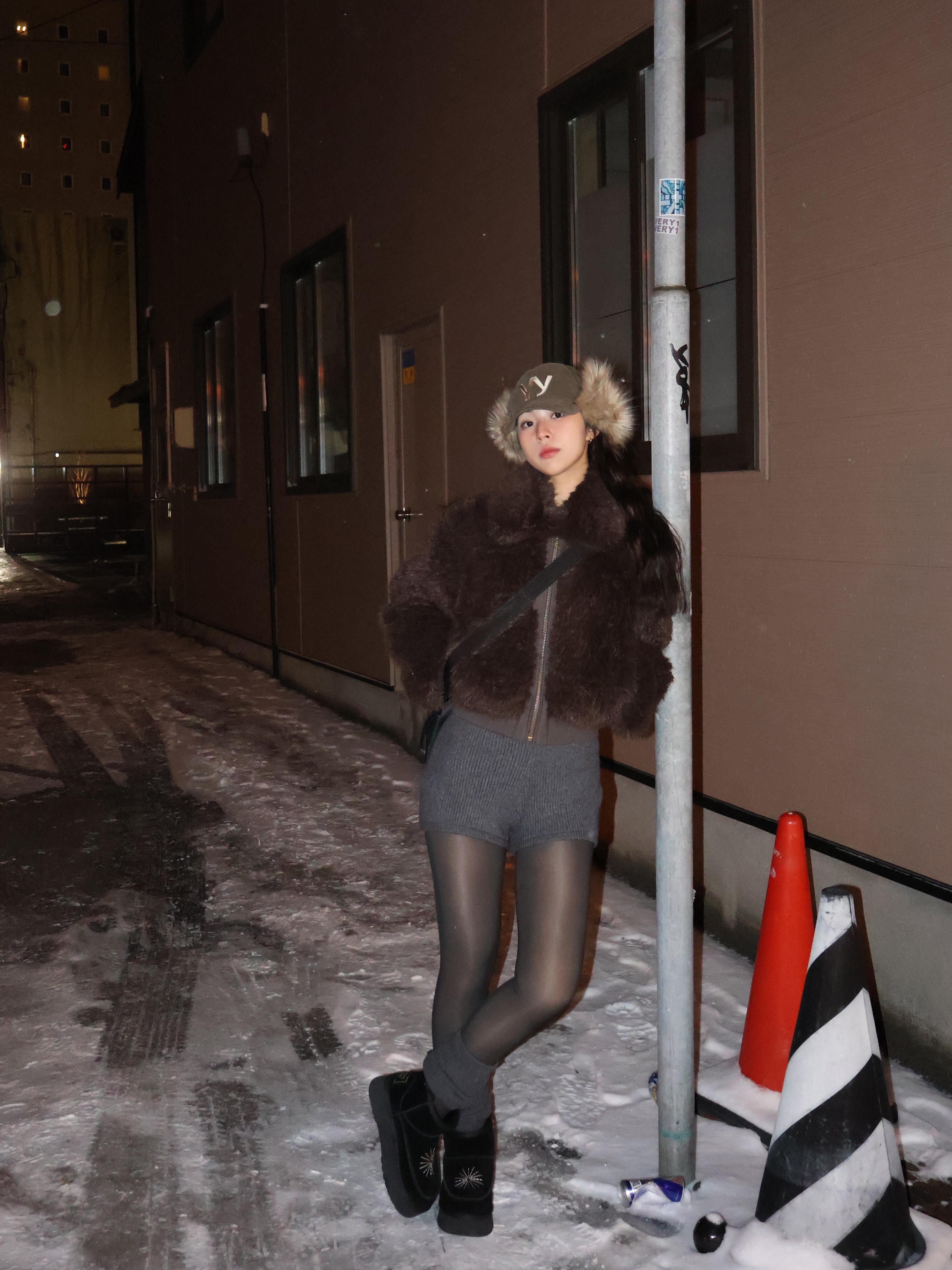Open Yy Faux Fur Corduroy Earflap Cap Khaki 착용 스타일 - 3