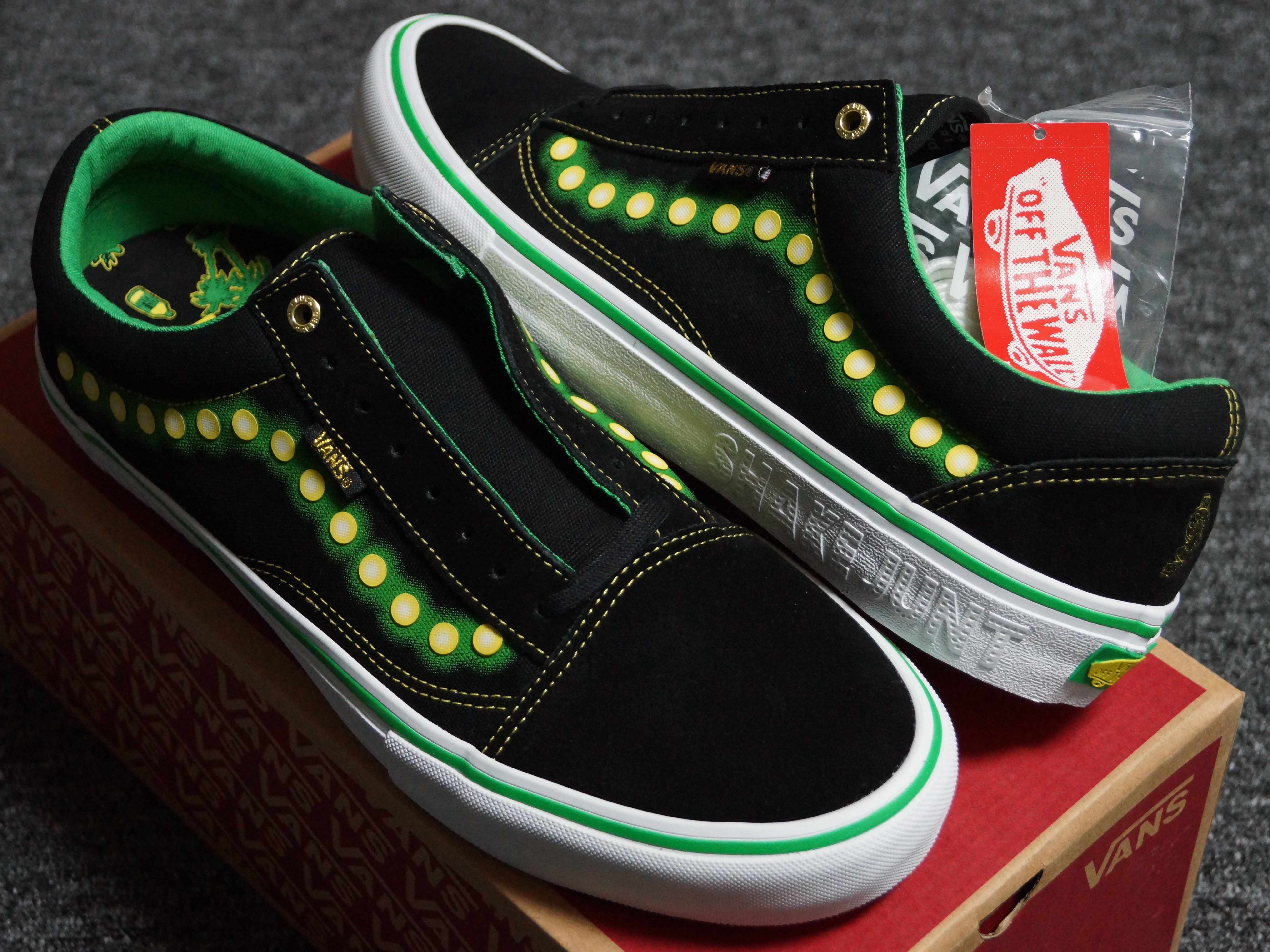 Vans x Shake Junt Old Skool Pro Black 착용 스타일