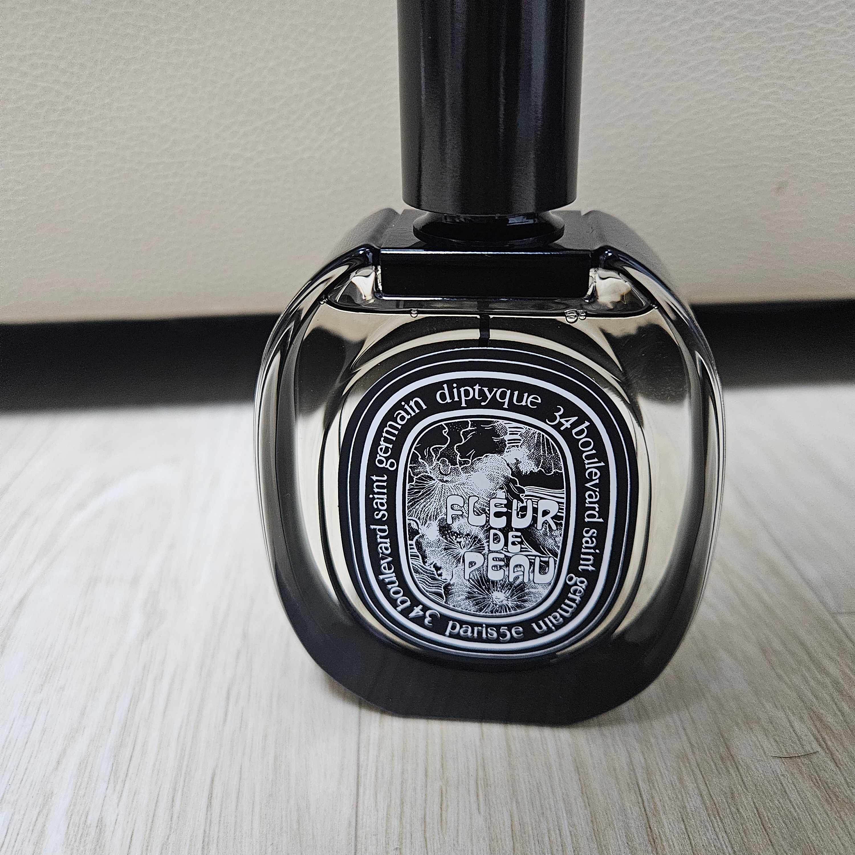 Diptyque Fleur De Peau Eau De Parfum 75ml 착용 스타일 - 2