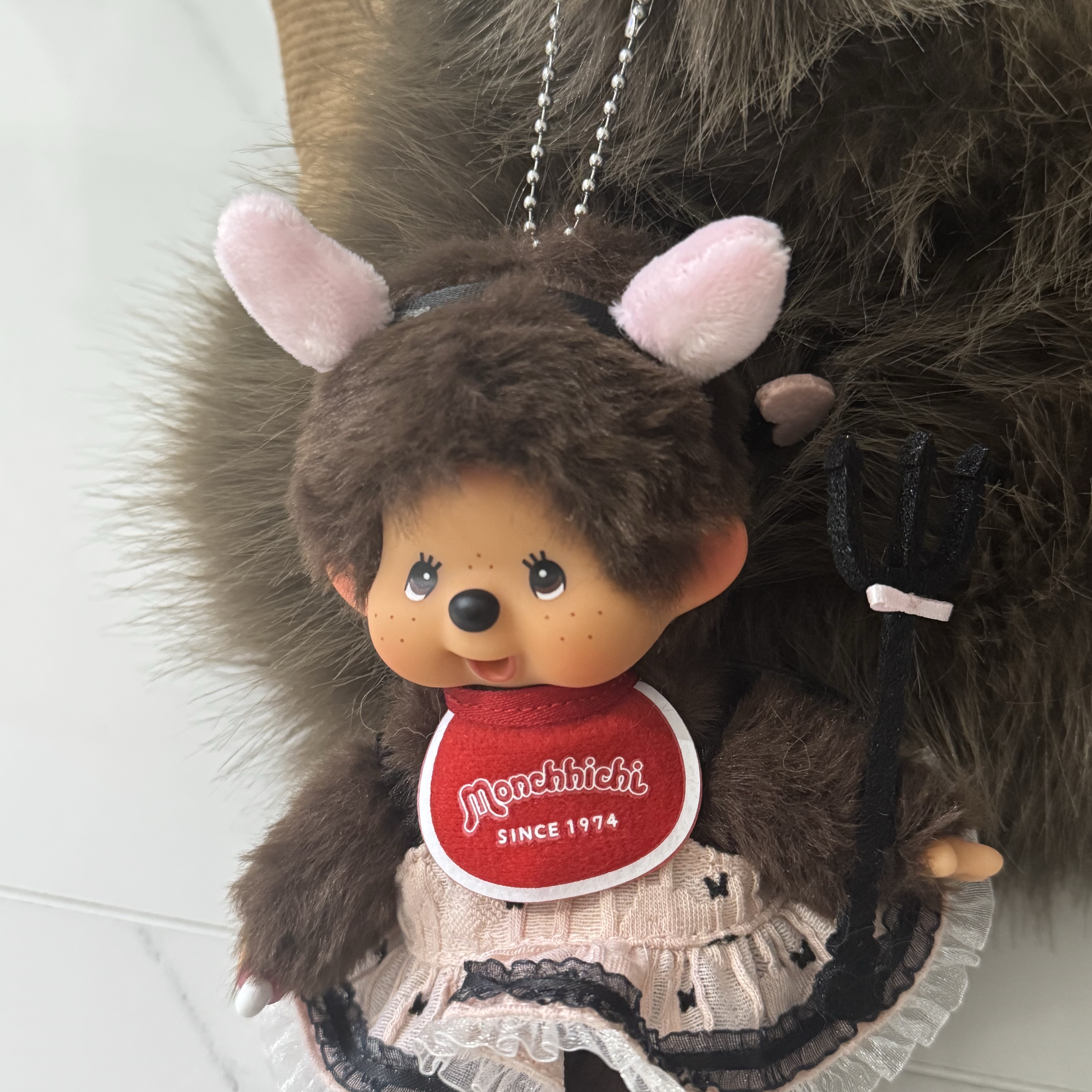 Monchhichi SS Boy Key Chain Brown 착용 스타일