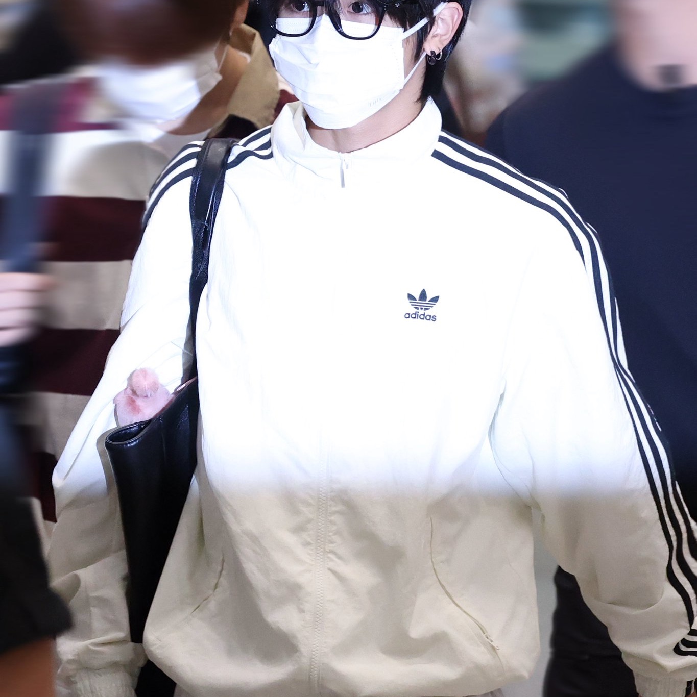 (W) Adidas Originals Woven Track Top White - KR Sizing 착용 스타일