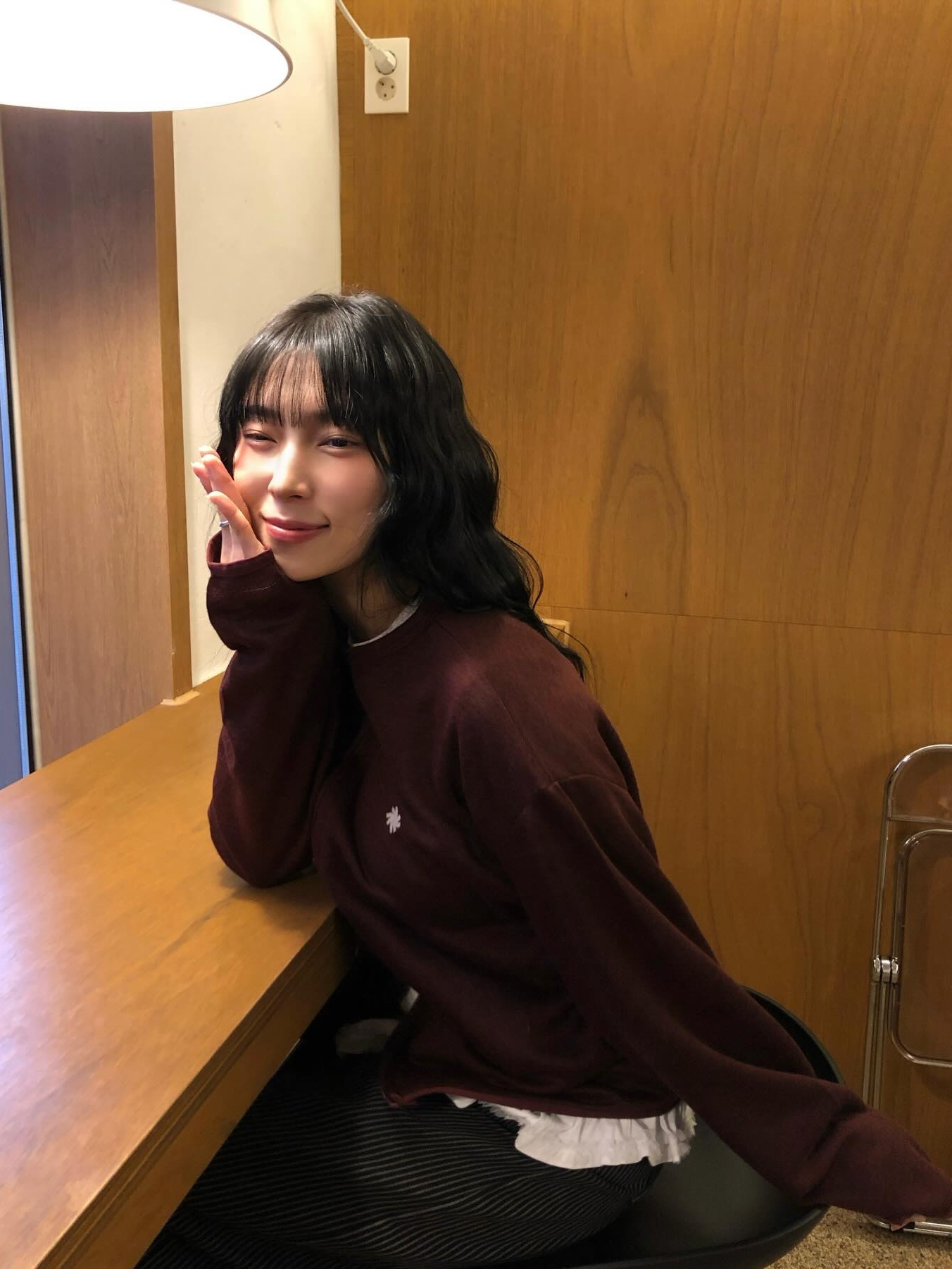 SLOW RECORD HOUSE Round Zip-Up Cardigan Red 착용 스타일 - 5