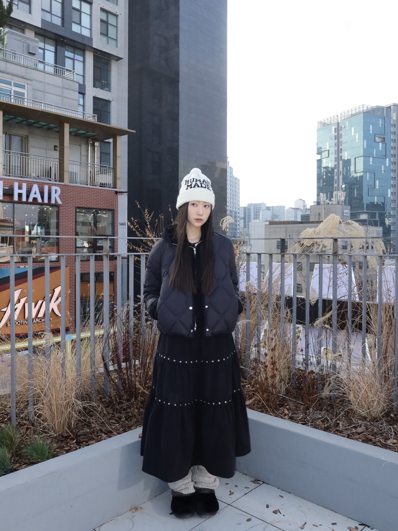Human Made Pop Beanie White, Crocs Classic Fur Sure Clog Black 착용 스타일