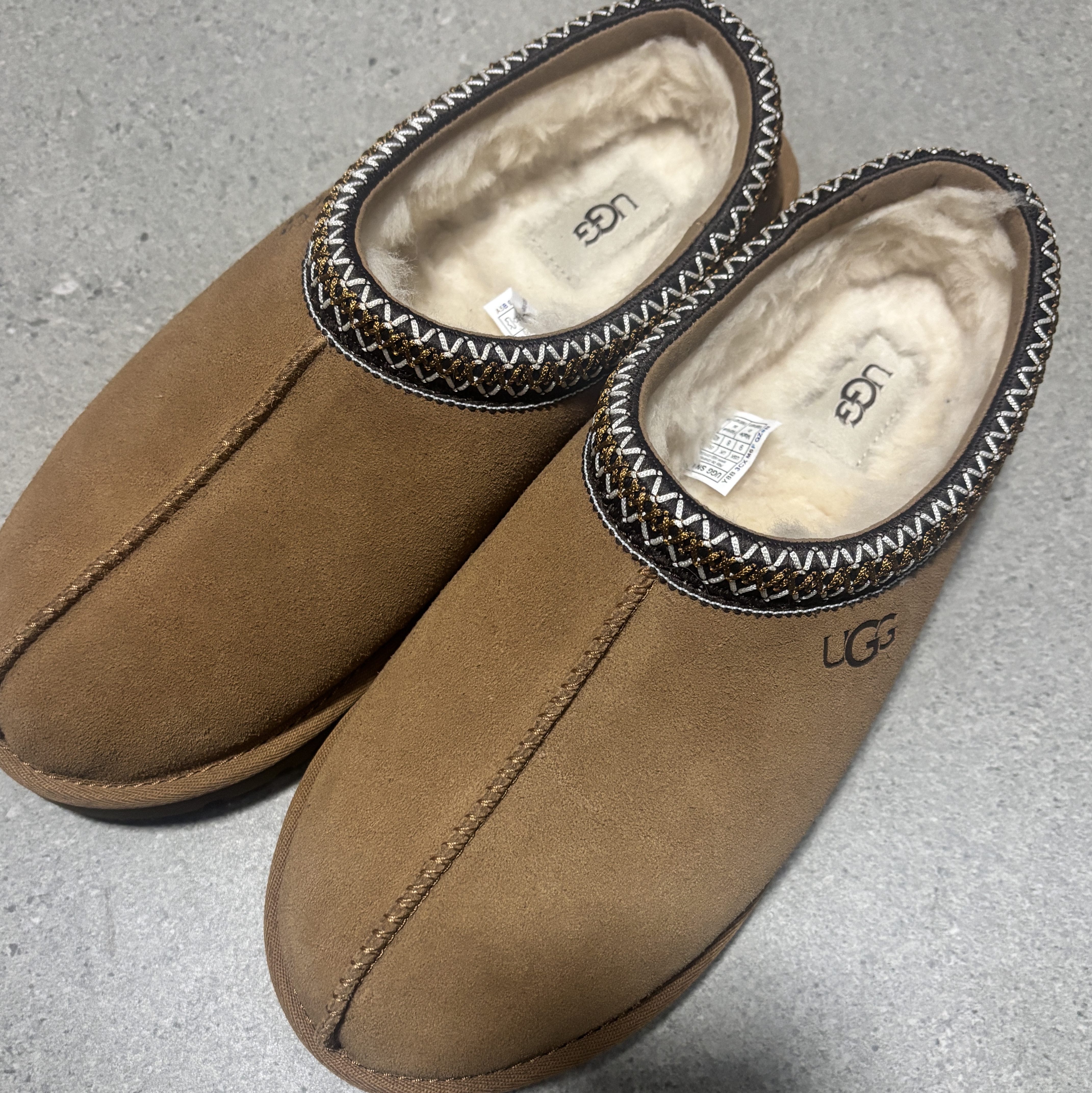UGG Tasman II Slipper Chestnut 착용 스타일