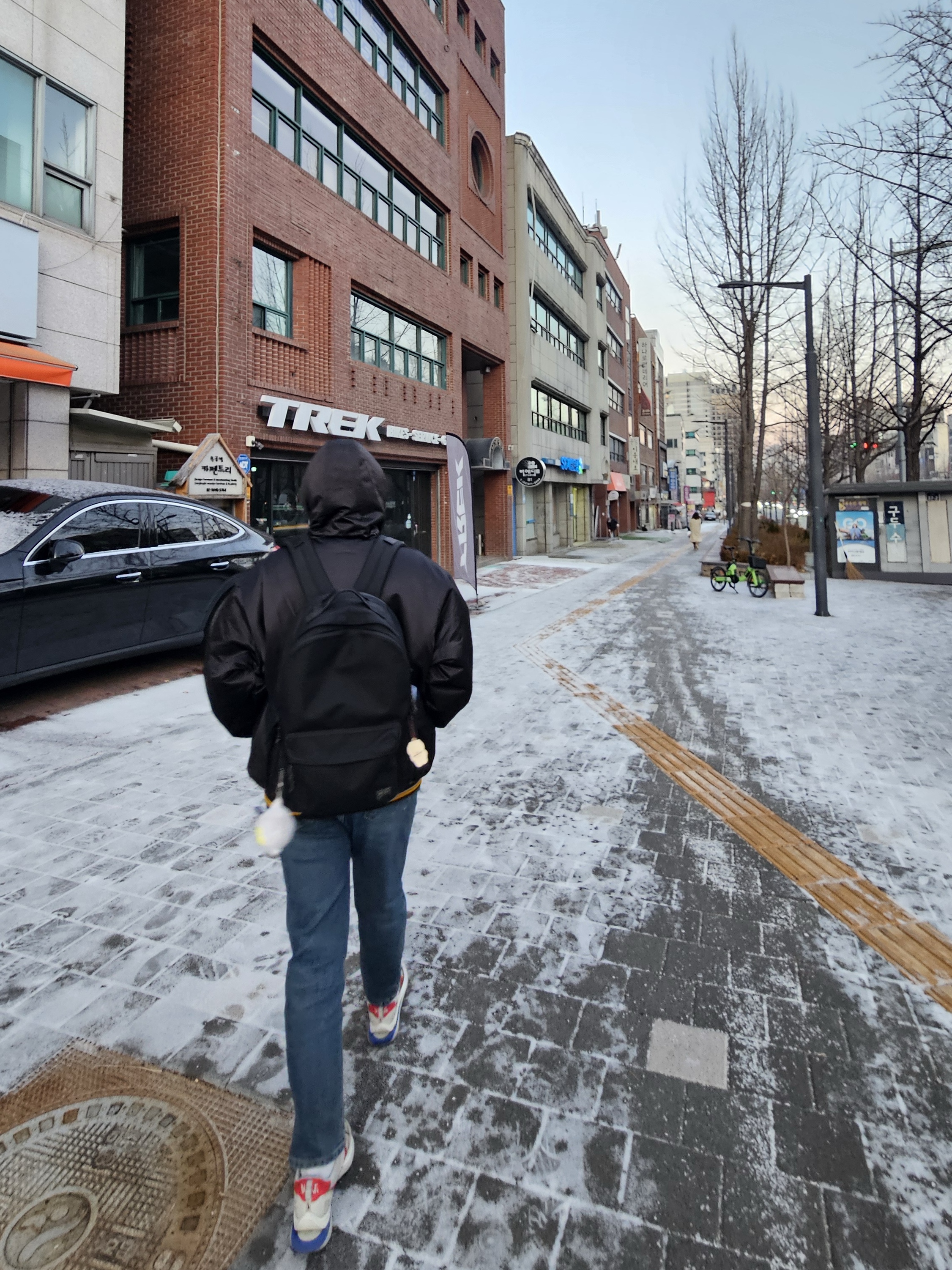Supreme Mitchell & Ness Lined Hooded Satin Varsity Jacket Black - 25FW, Porter x Palace Backpack Black - 24FW 착용 스타일 - 2