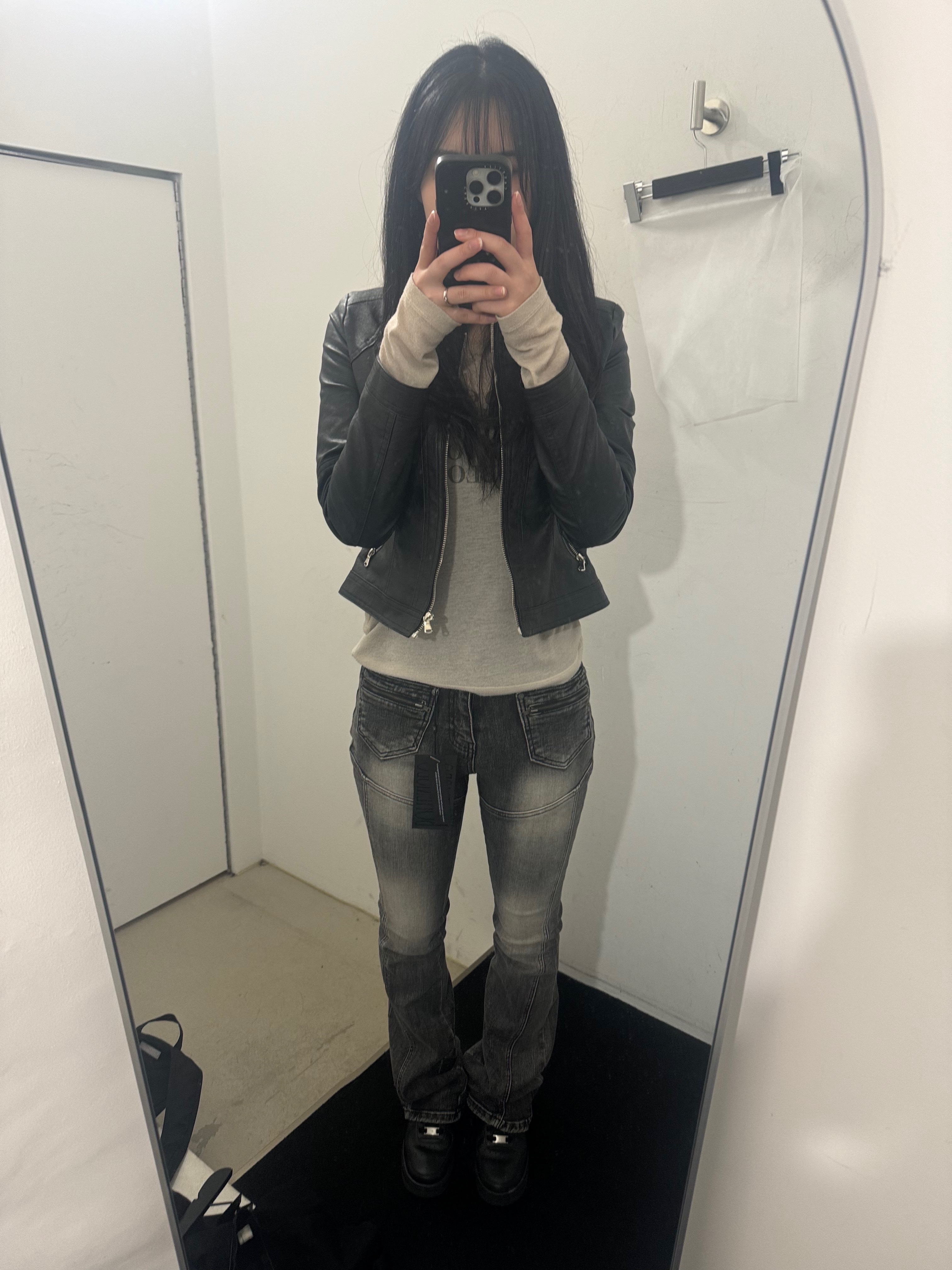 (W) Bohemian Seoul Front Pocket Boots Cut Denim Pants Gray 착용 스타일 - 2