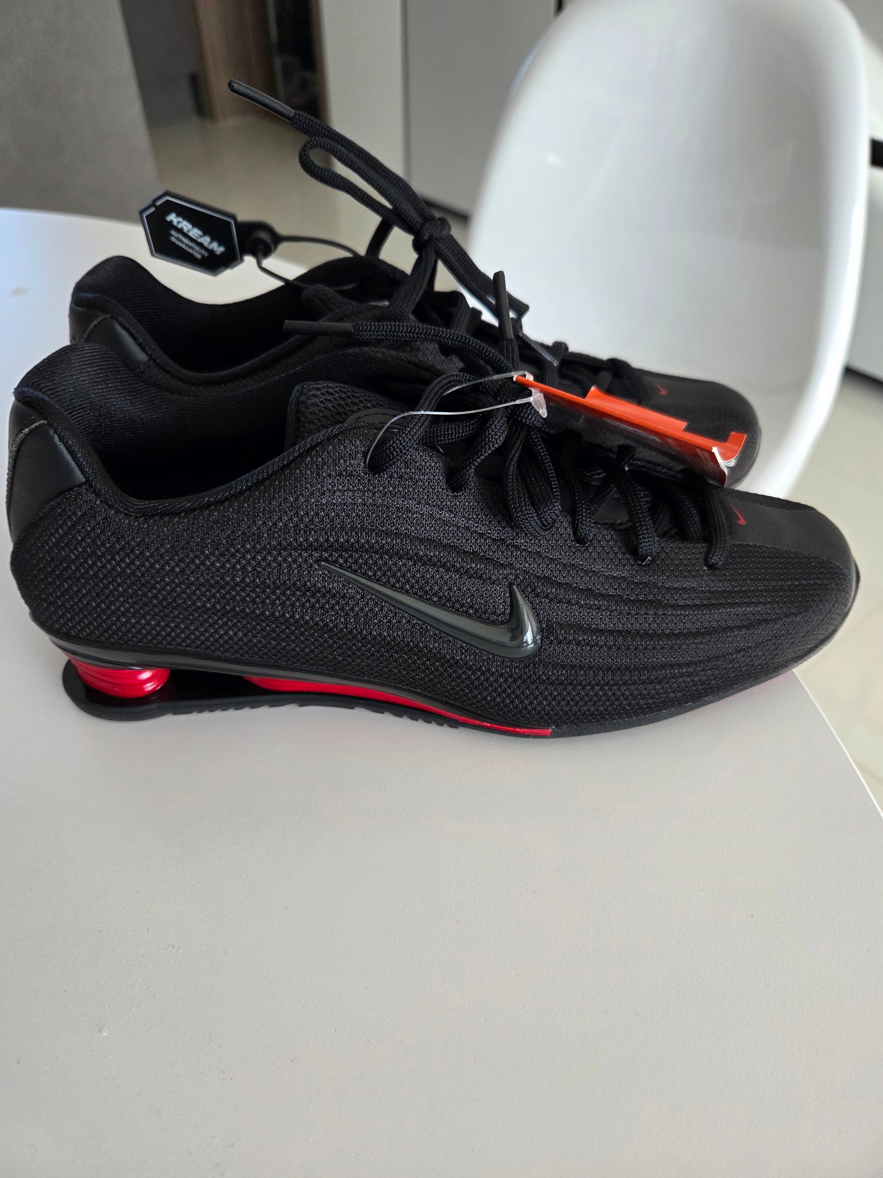 (W) Nike Shox Z Black University Red 착용 스타일 - 2