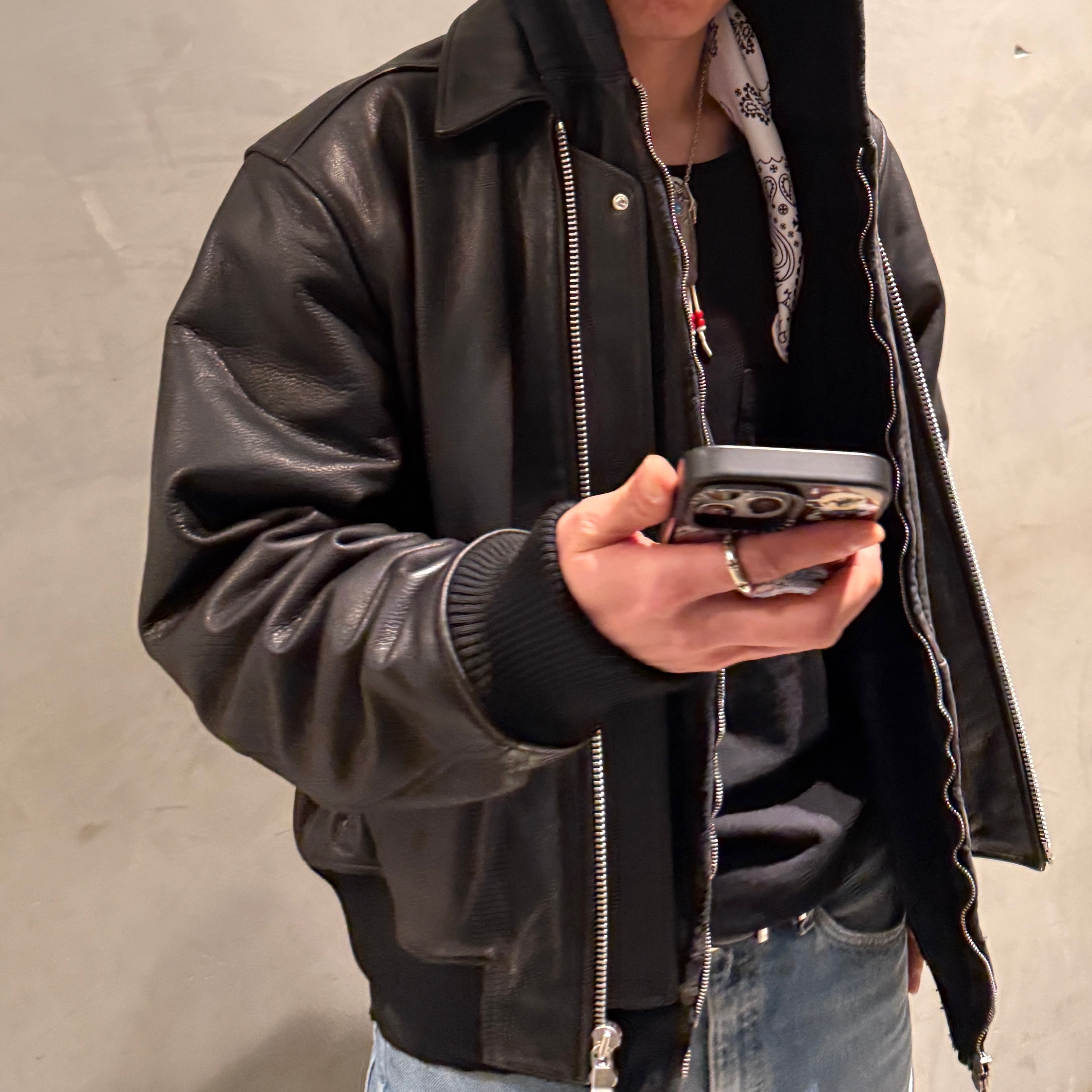 Stussy Leather Flight Jacket Black 착용 스타일 - 2