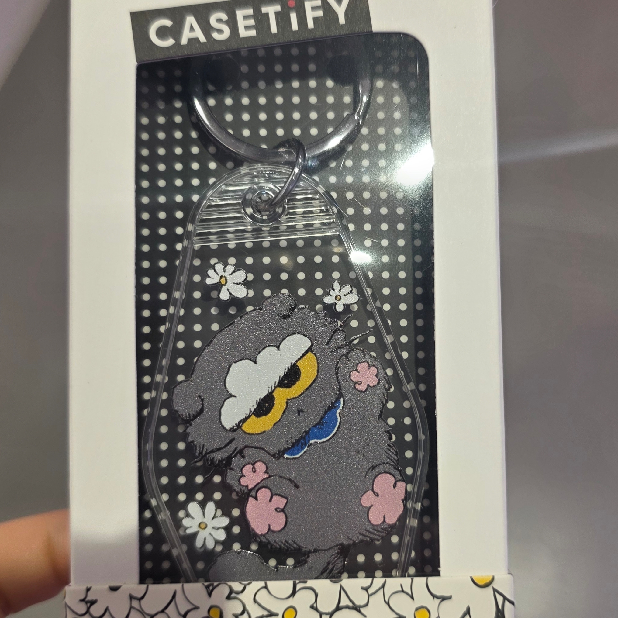 Casetify x Zo&Friends Zoa Keychain Tag Silver 착용 스타일