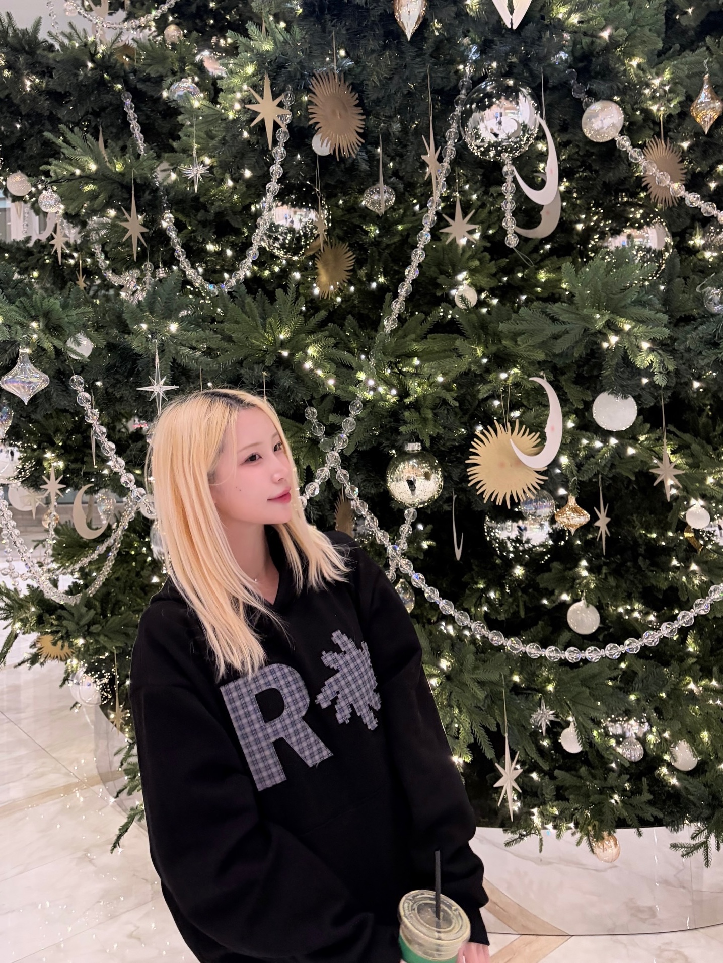 SLOW RECORD HOUSE Check Patch Hoodie Black 착용 스타일 - 2