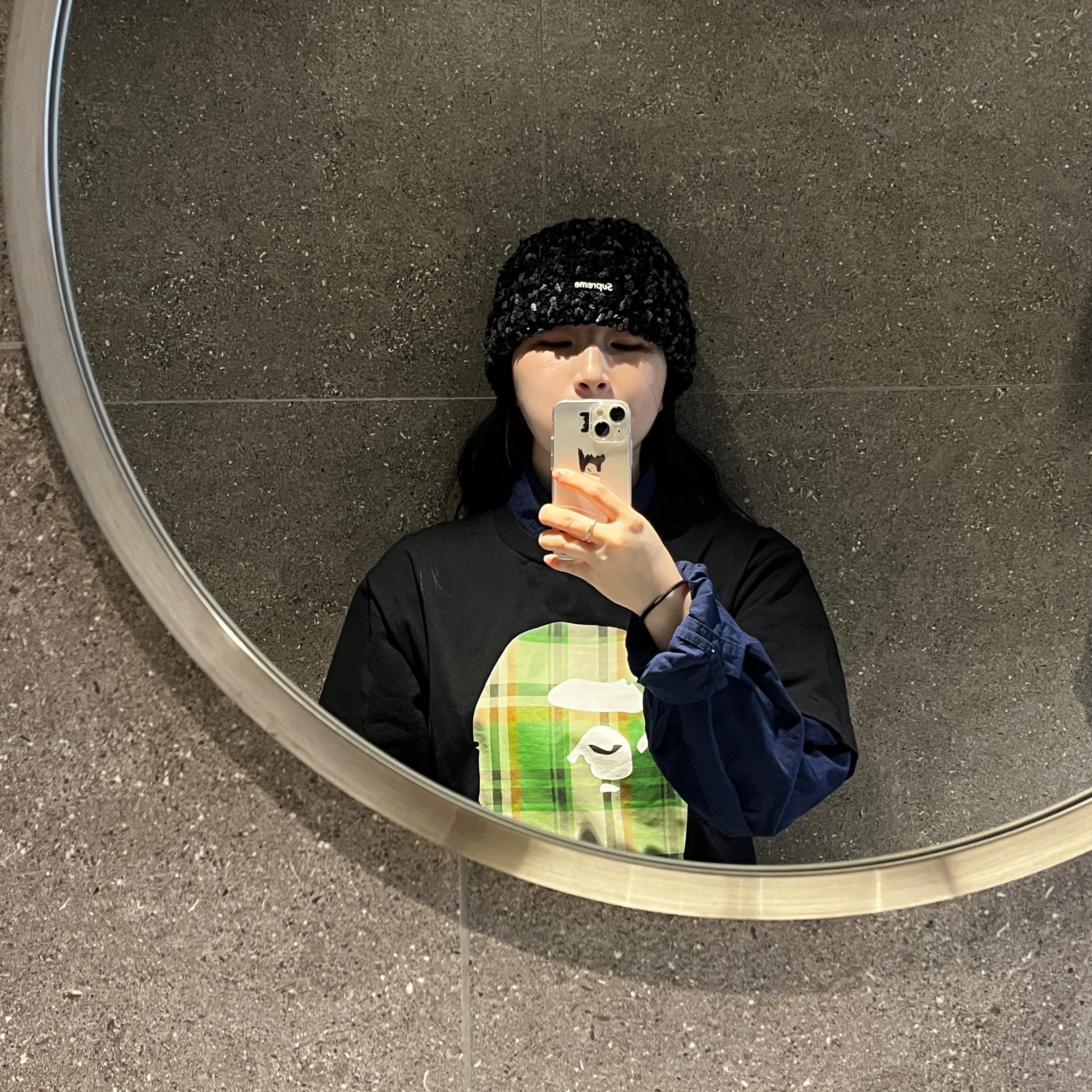 Supreme Chenille Beanie Black - 23FW, BAPE Store Hong Kong 18th Anniversary Ape Head Photo T-Shirt Black 착용 스타일