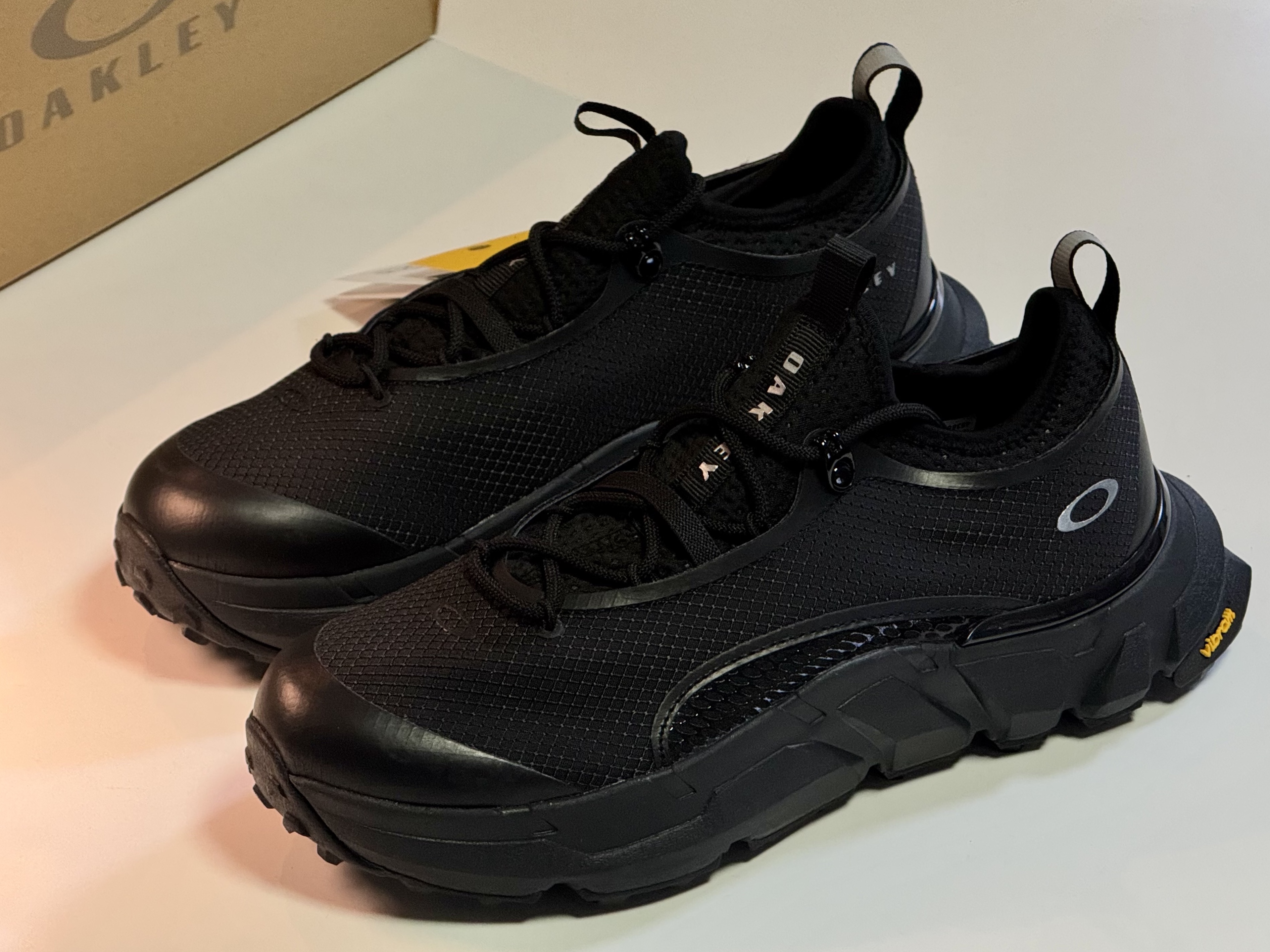 Oakley Light Shield Triple Black, Oakley Light Shield Grey Yellow 착용 스타일 - 7