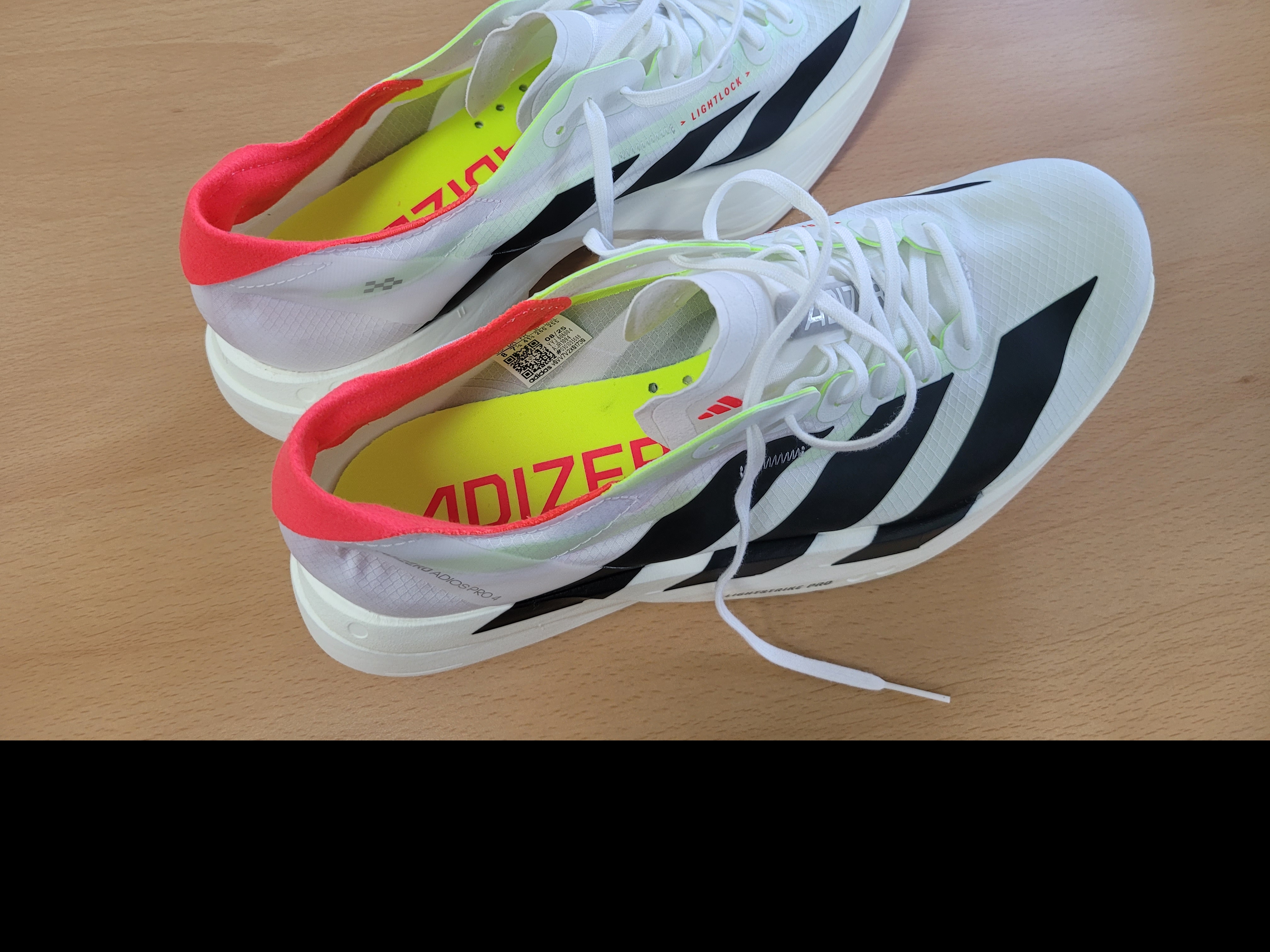 Adidas Adizero Adios Pro 4 Cloud White Core Black 착용 스타일 - 1
