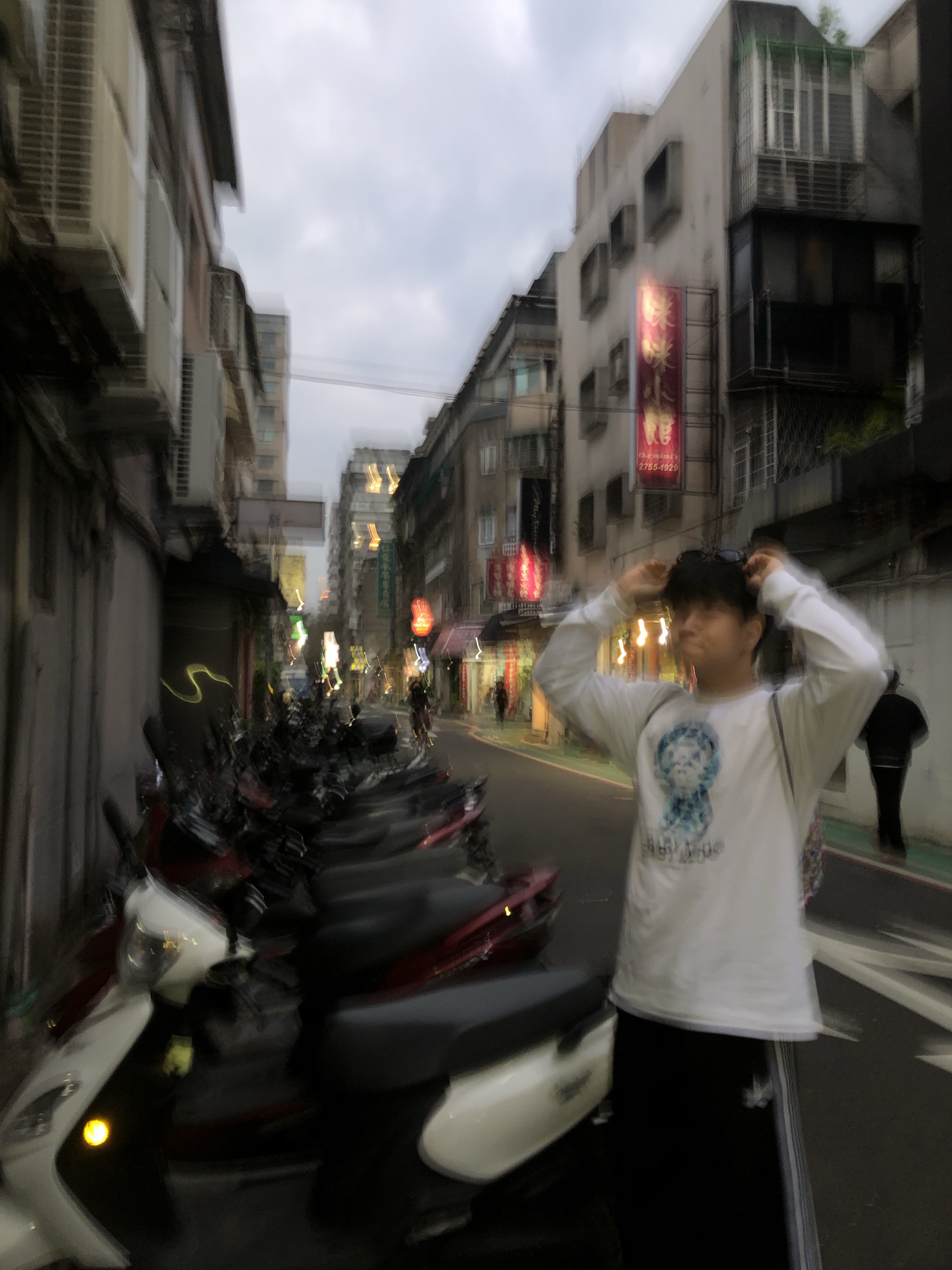 BAPE ABC Camo Baby Milo L/S T-Shirt White Blue, Needles H.D. Track Pants Poly Smooth Black White 착용 스타일 - 2