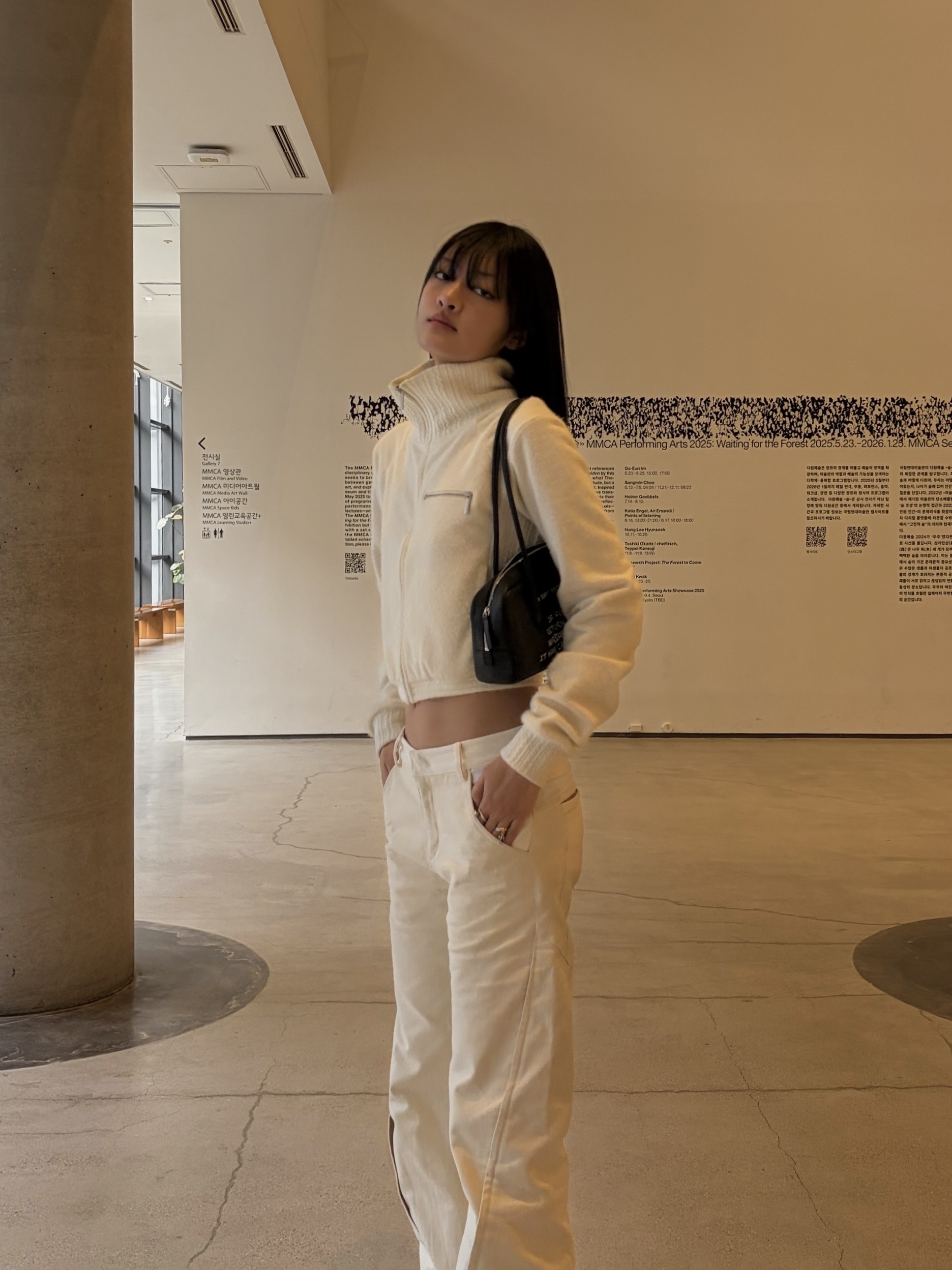 WET TAG High Neck Knit Zip-Up White 착용 스타일 - 4