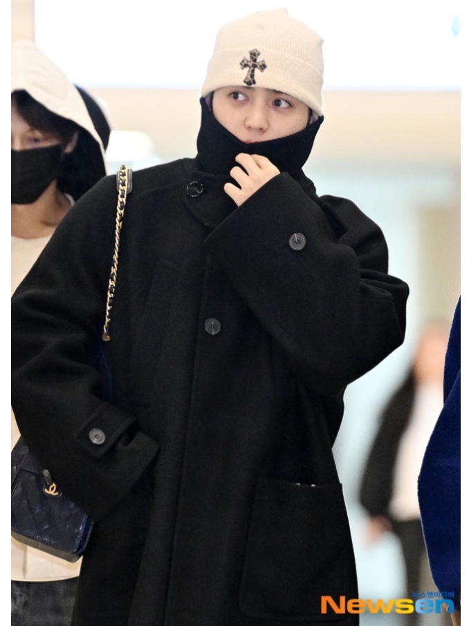 Undermycar Legion.02 Balmacaan Oversized Wool Coat Black, Undermycar Legion.02 Balmacaan Oversized Wool Coat Khaki 착용 스타일 - 3
