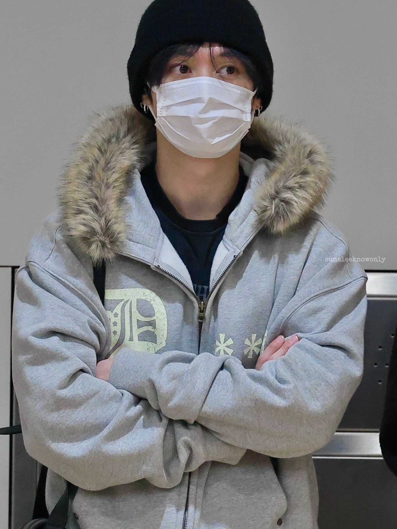 AMOU Fur Hoodie Zip Up Gray, Gucci 2.0 Trainer White Grey 착용 스타일 - 1