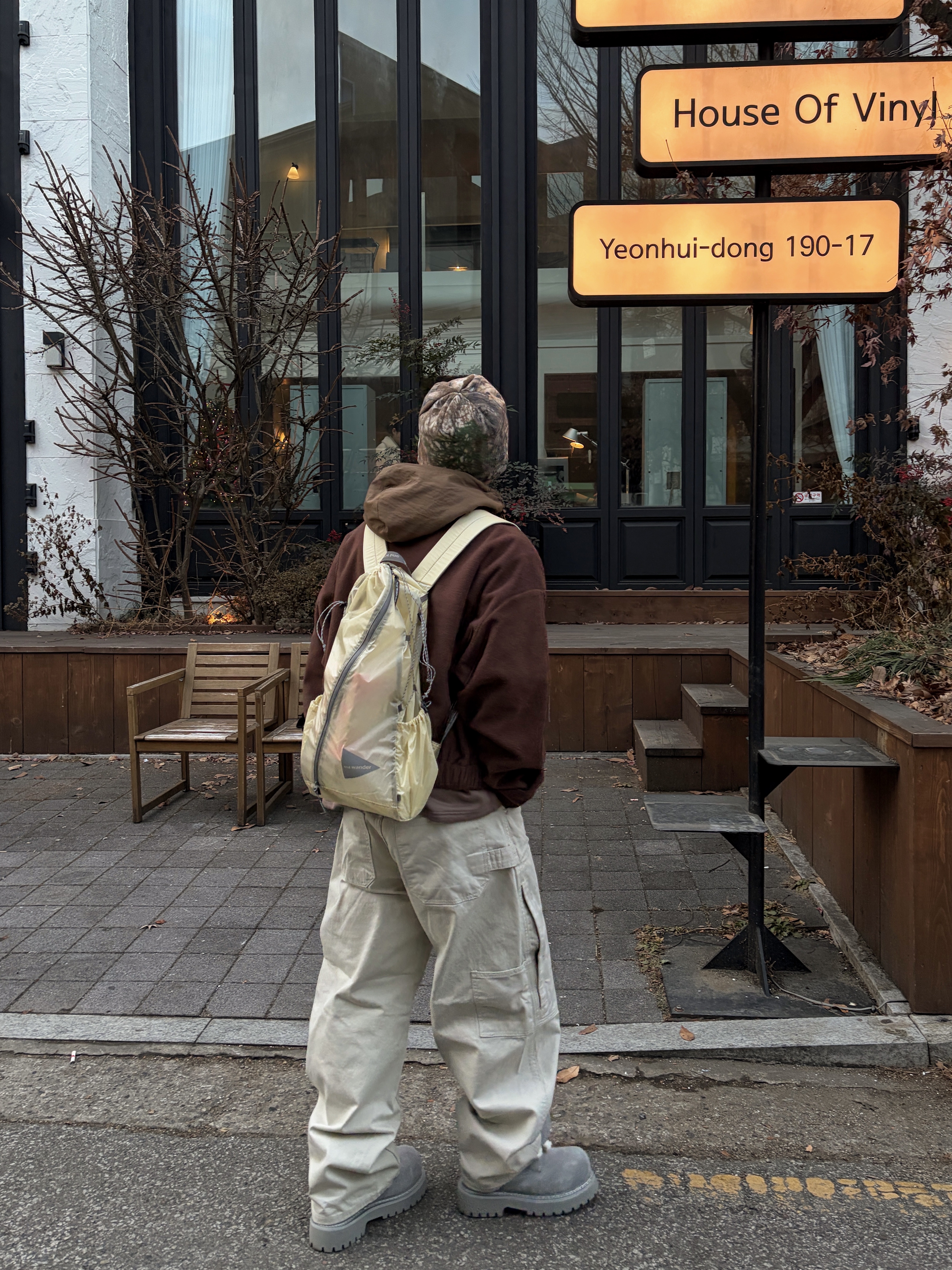 And Wander Sil Daypack Off White 착용 스타일 - 1