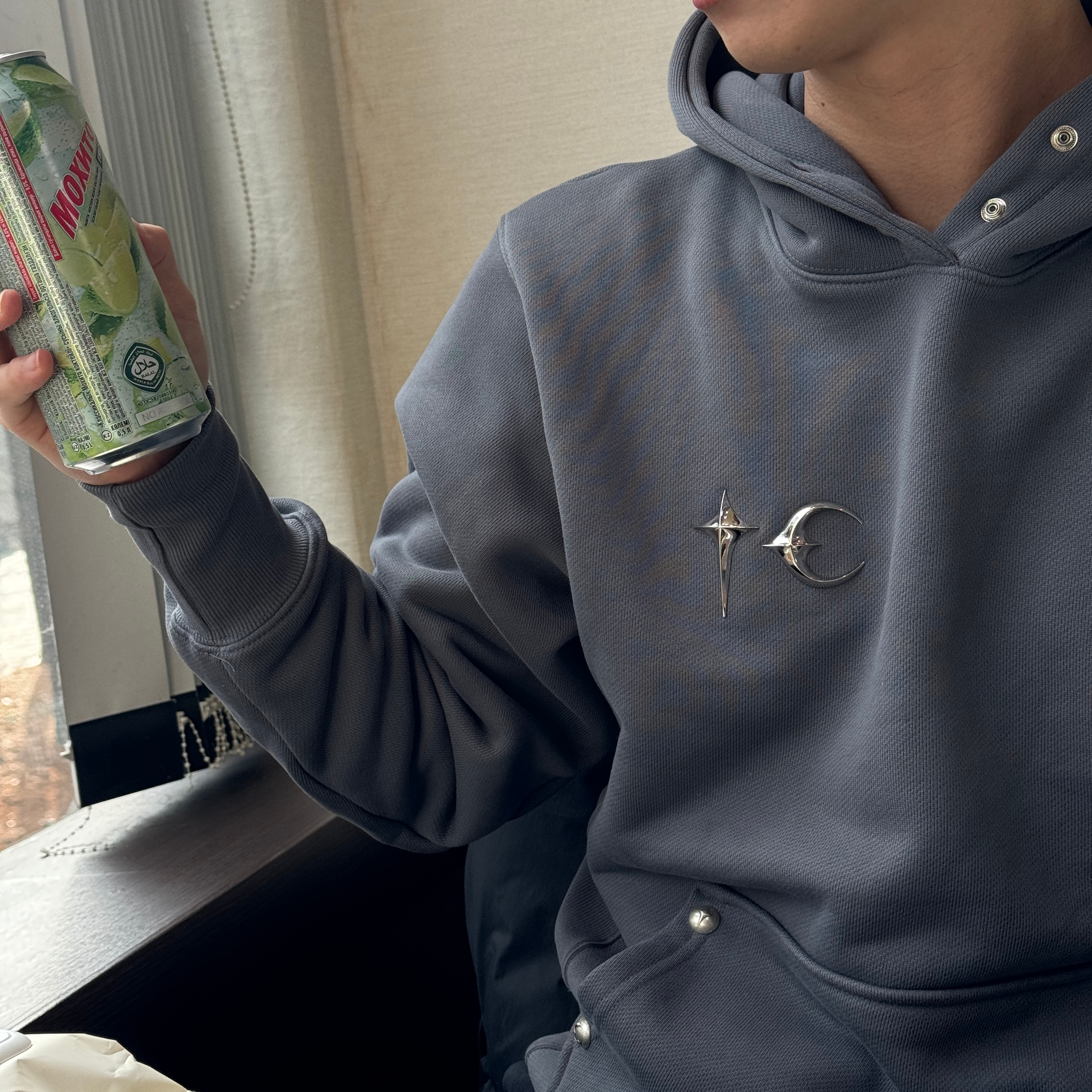 Thug Club Armor Hoodie Gray 착용 스타일