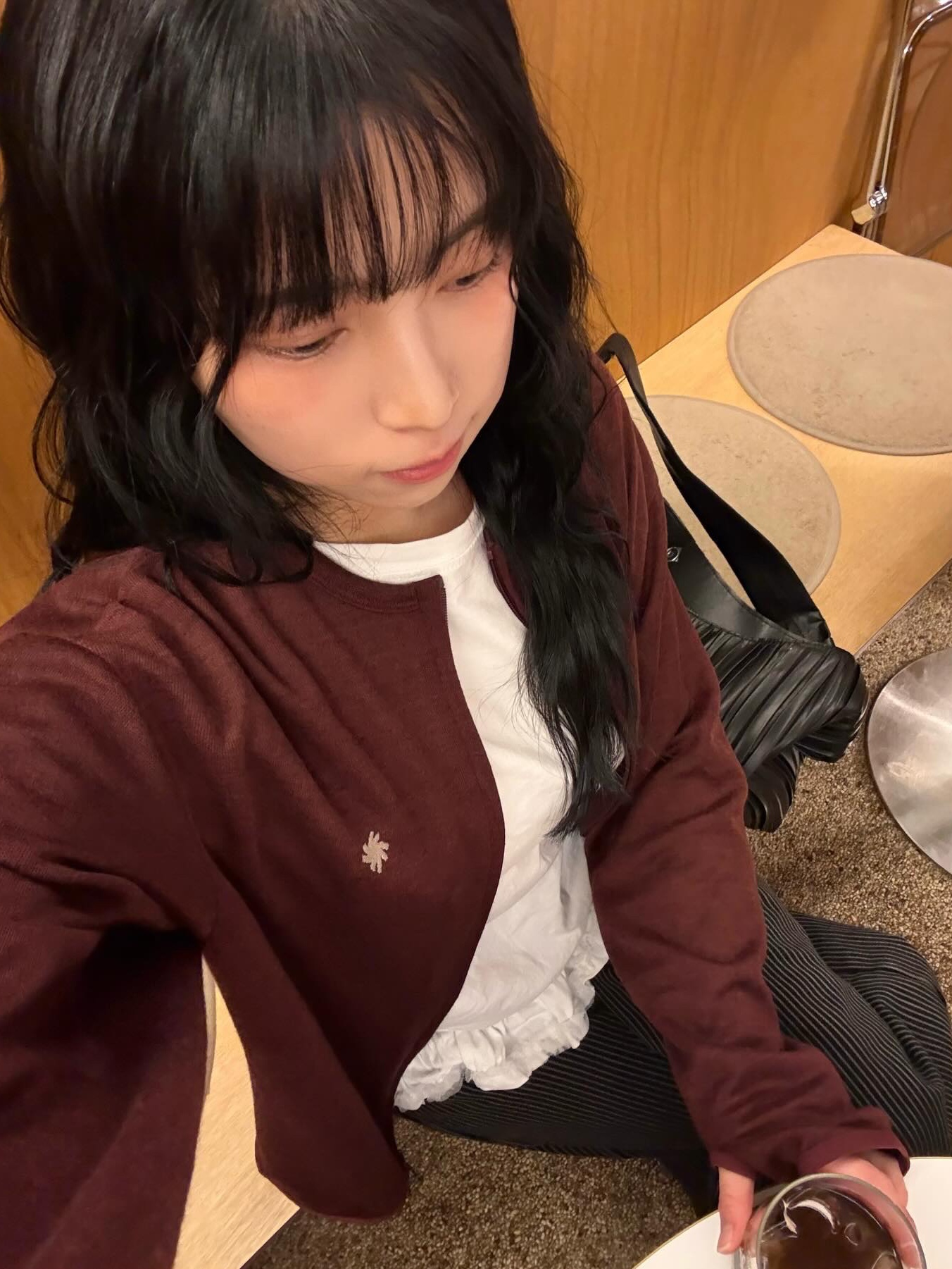SLOW RECORD HOUSE Round Zip-Up Cardigan Red 착용 스타일 - 9