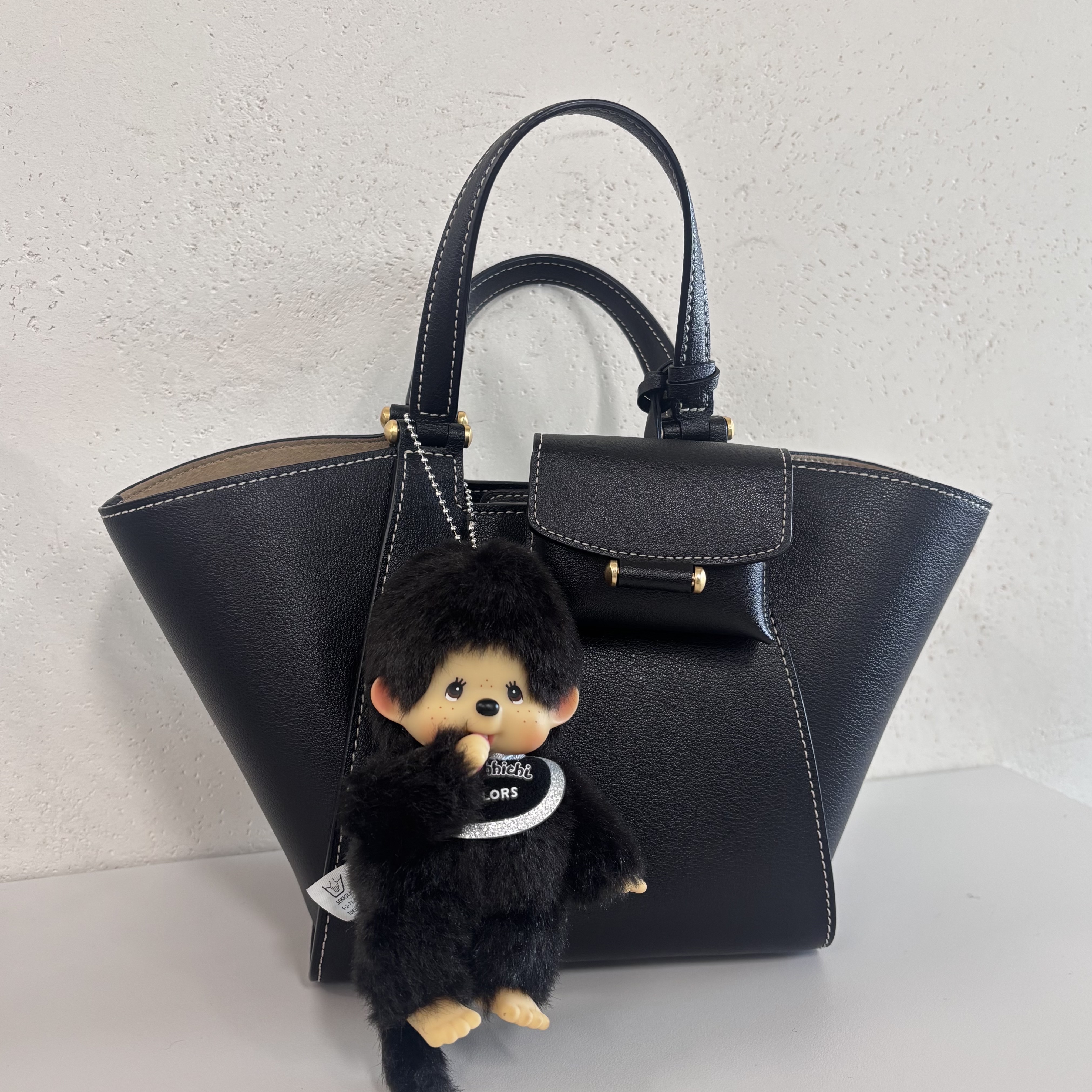 Monchhichi Monchhichi COLORS Keychain Black 착용 스타일