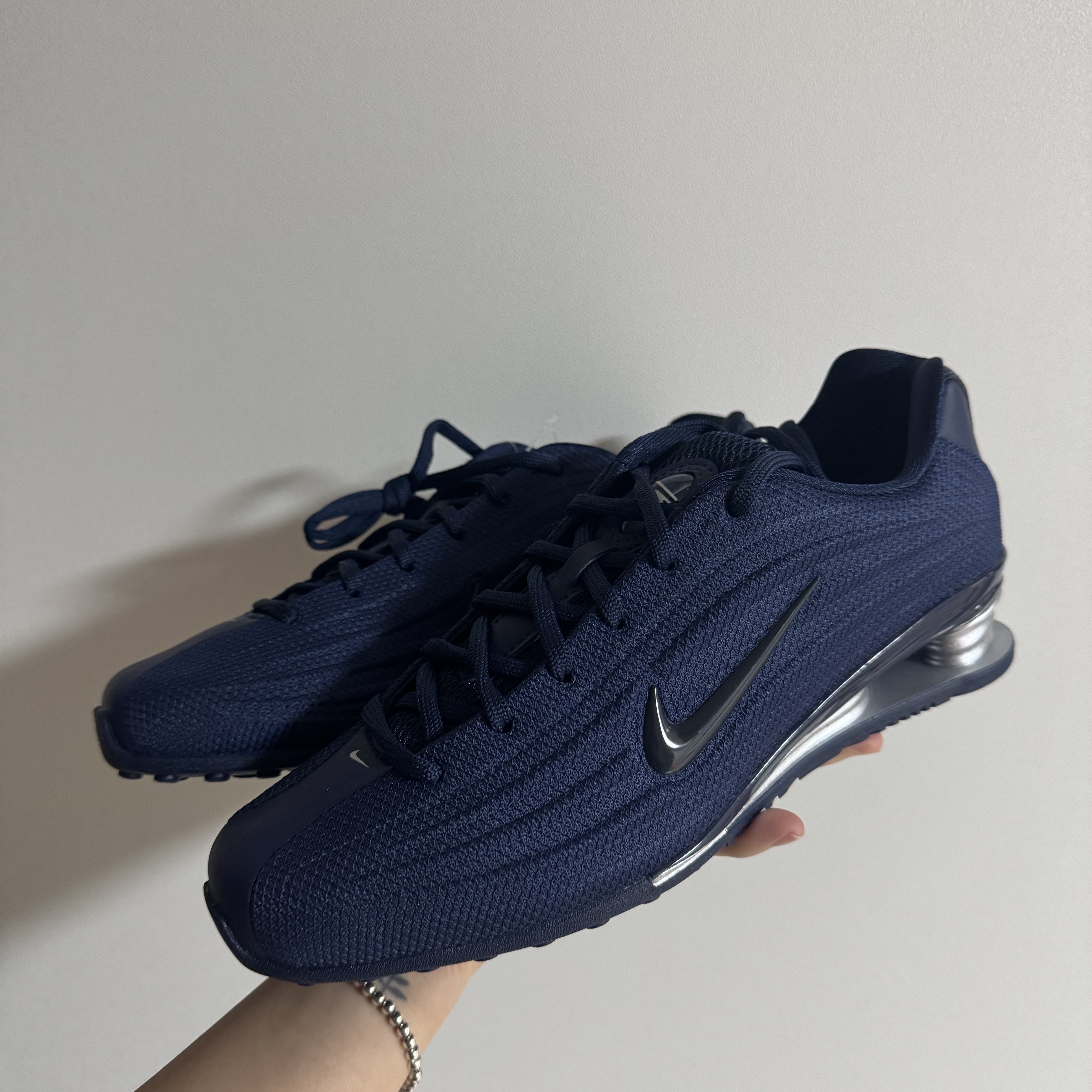 (W) Nike Shox Z Midnight Navy and Metallic Silver 착용 스타일 - 1