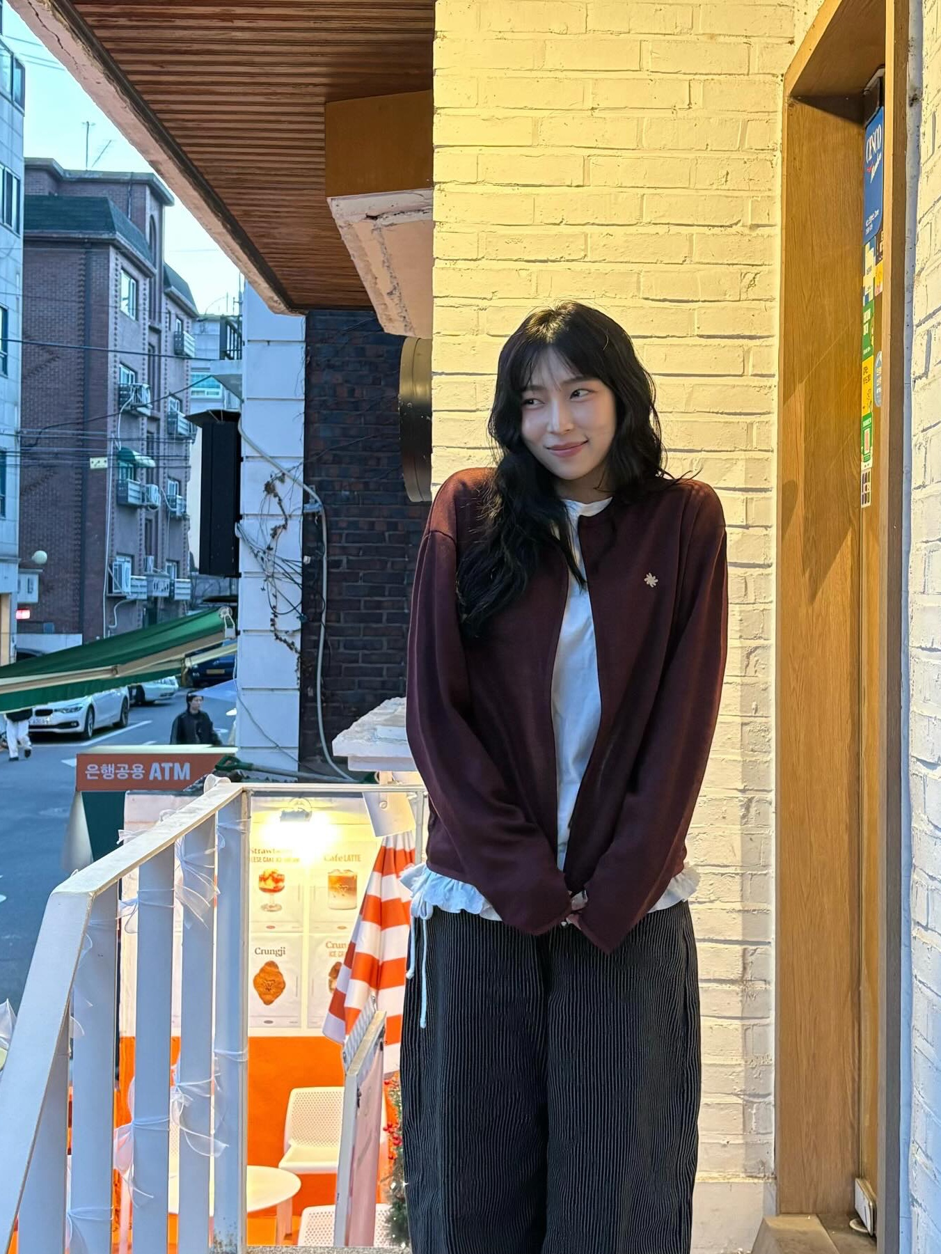 SLOW RECORD HOUSE Round Zip-Up Cardigan Red 착용 스타일 - 8