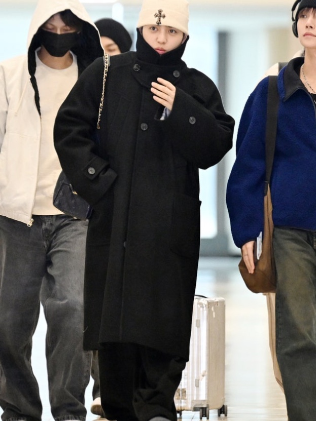 Undermycar Legion.02 Balmacaan Oversized Wool Coat Black, Undermycar Legion.02 Balmacaan Oversized Wool Coat Khaki 착용 스타일 - 1