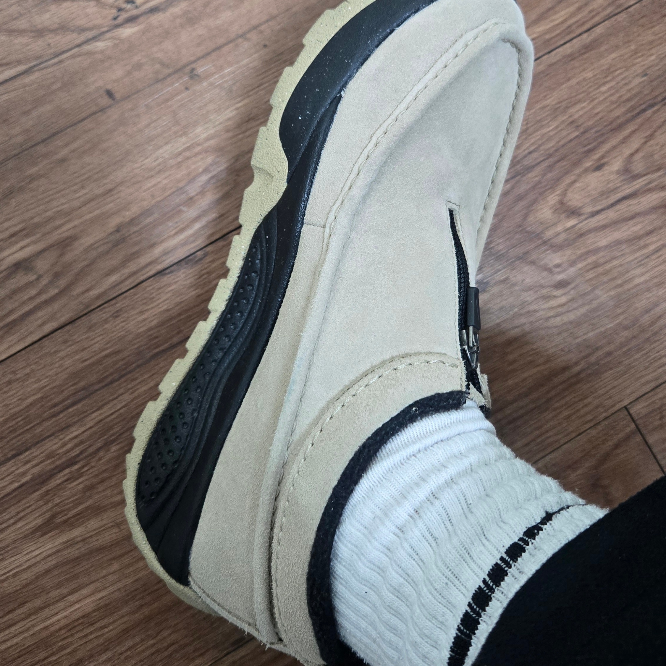 Nike ACG Izy Khaki and Black 착용 스타일 - 2