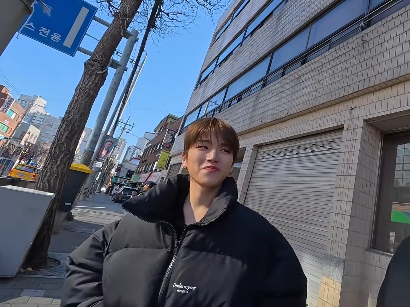 Undermycar Mu.15 Anti Fxxking Logo Play Triple Logo Crop Padding Jacket Black 착용 스타일 - 4