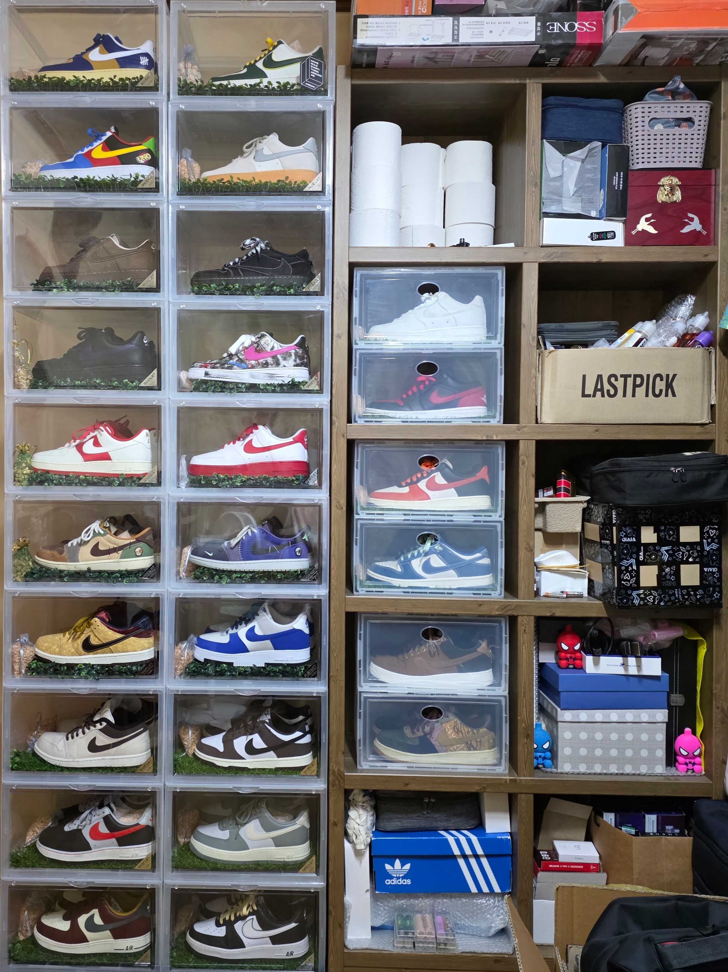 Jordan 1 x Travis Scott Retro Low OG SP Black Phantom, Nike x Peaceminusone Air Force 1 Low Para-Noise 3.0 Black and Multicolor 착용 스타일