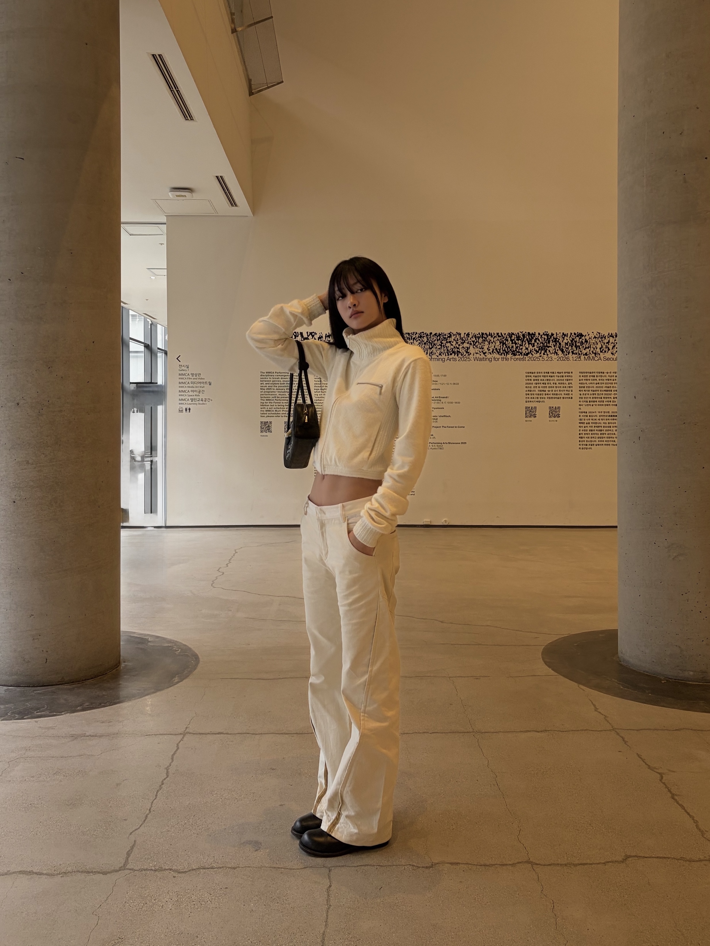 WET TAG High Neck Knit Zip-Up White 착용 스타일 - 3
