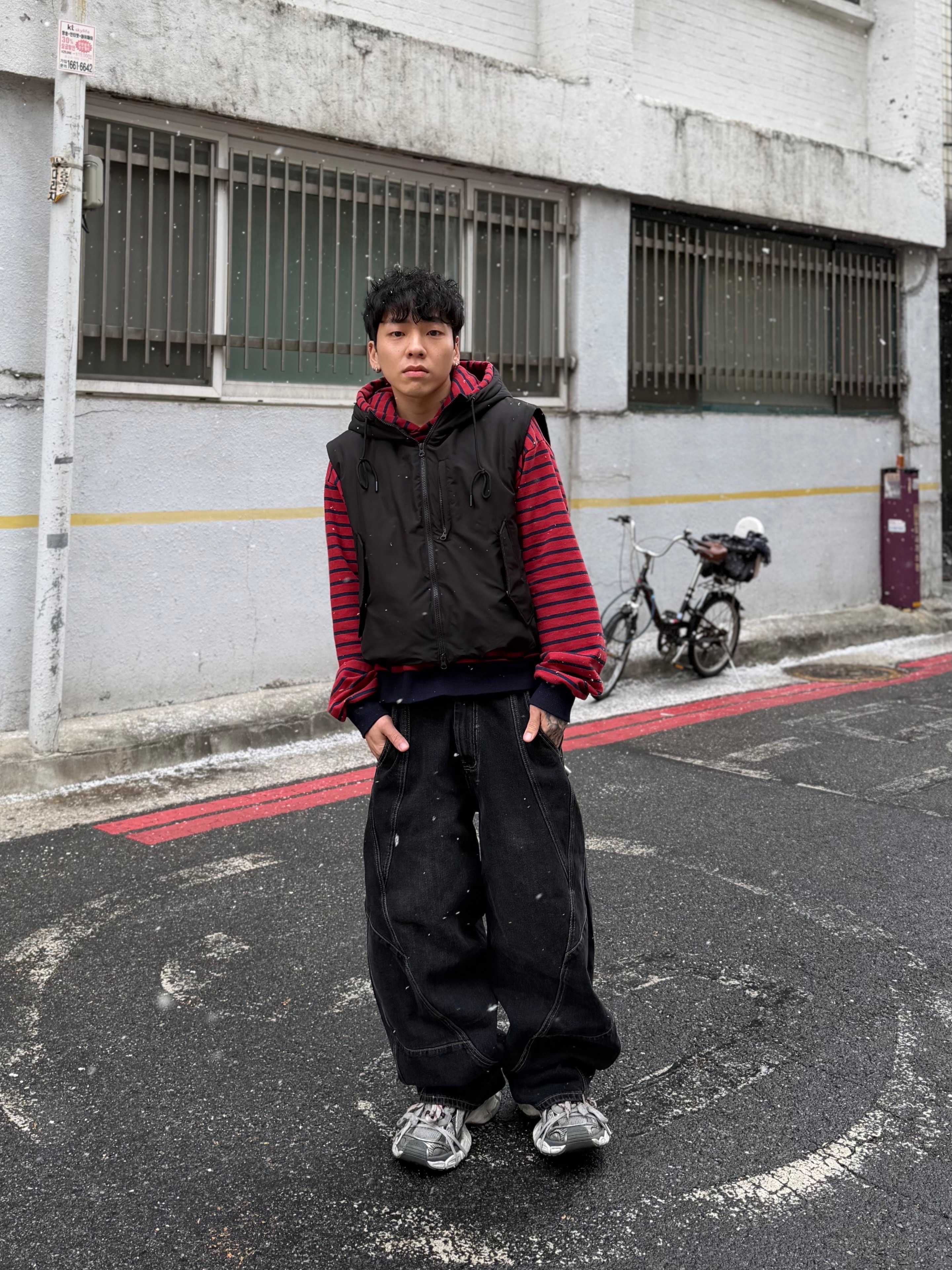Balenciaga 3XL Sneakers Grey White Red 착용 스타일 - 1