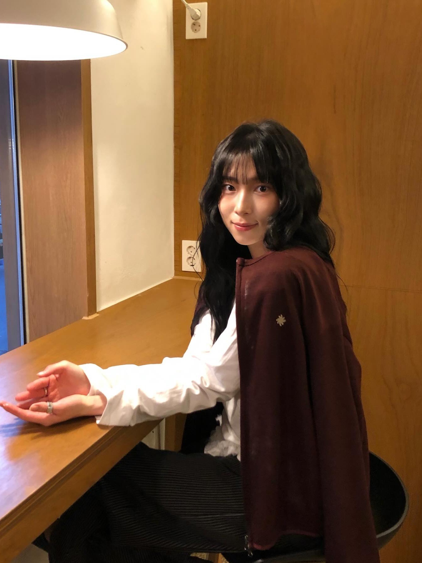 SLOW RECORD HOUSE Round Zip-Up Cardigan Red 착용 스타일 - 4
