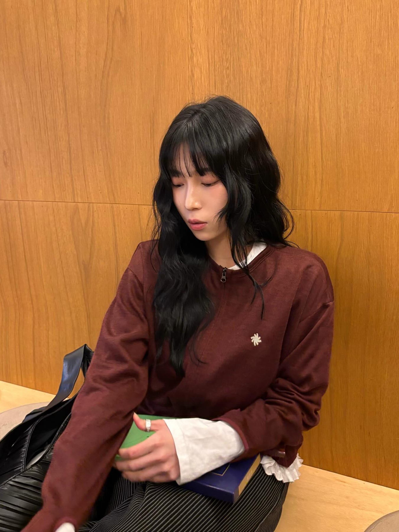 SLOW RECORD HOUSE Round Zip-Up Cardigan Red 착용 스타일 - 2