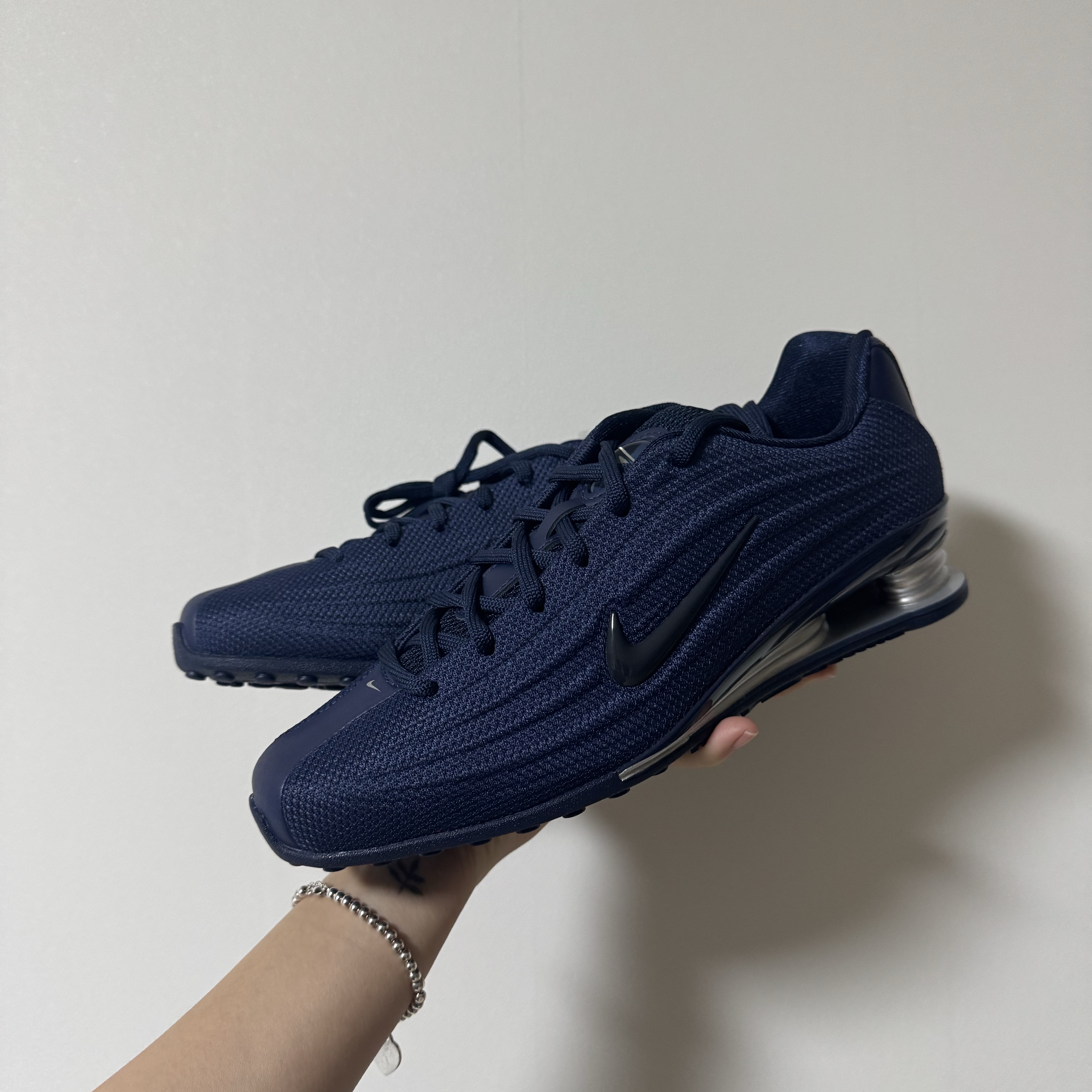 (W) Nike Shox Z Midnight Navy and Metallic Silver 착용 스타일 - 2