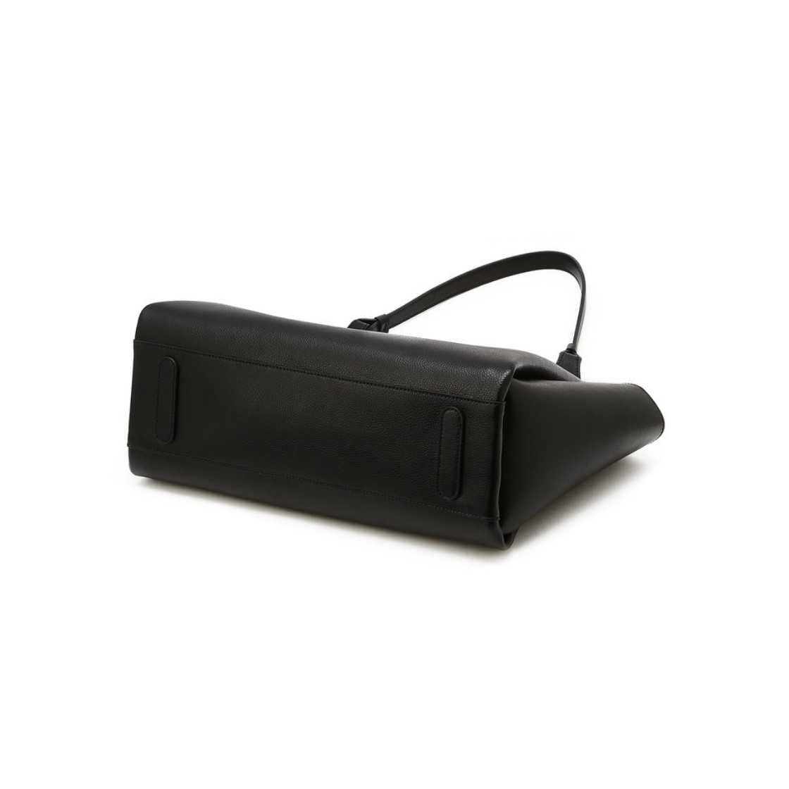 아떼 바네사브루노 액세사리 레이 블랙 소가죽 숄더백 L 블랙(Athe Vanessabruno Acc Raie Black Cowhide Shoulder Bag L Black) - 3