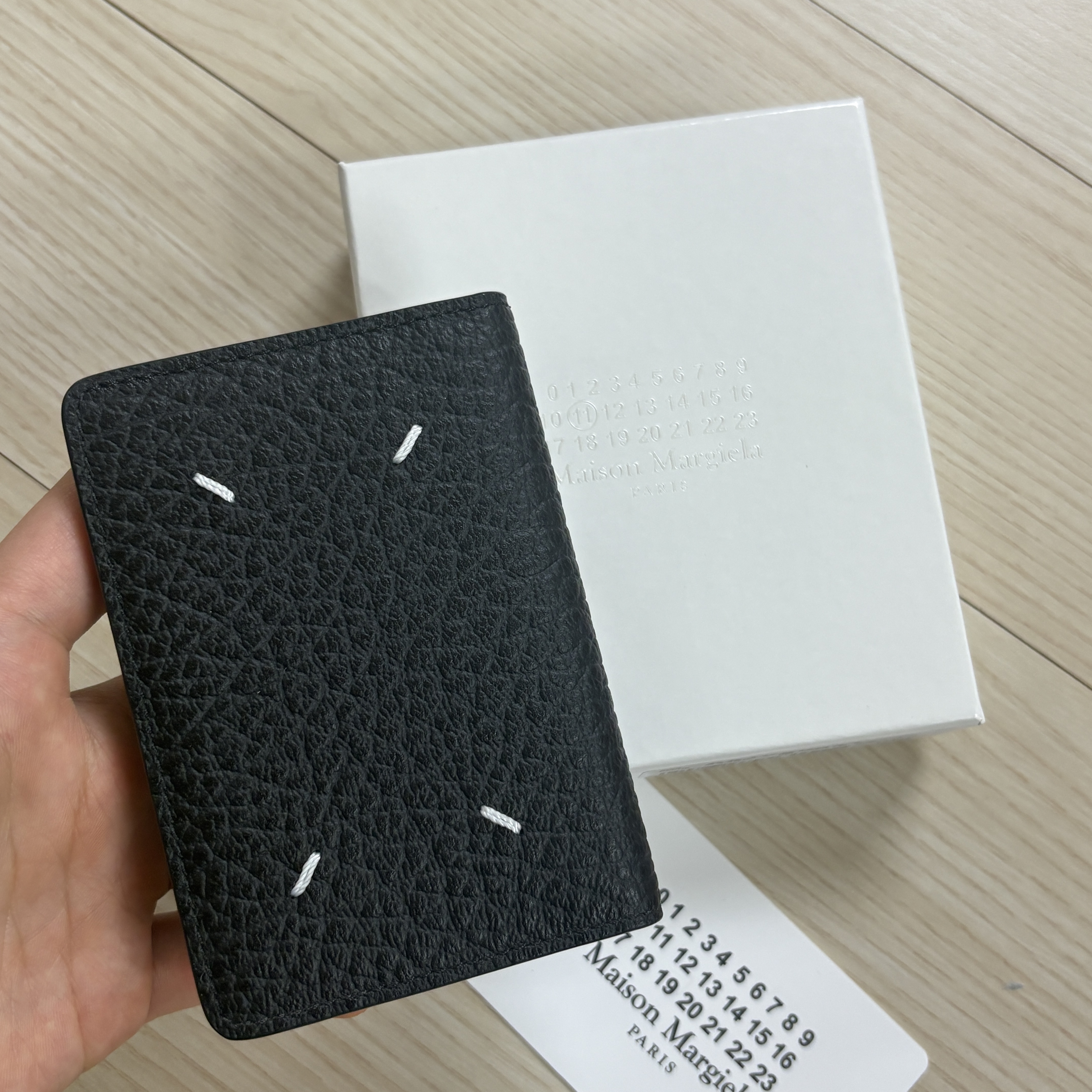 Maison Margiela Bovine Leather Card Holder Black 착용 스타일
