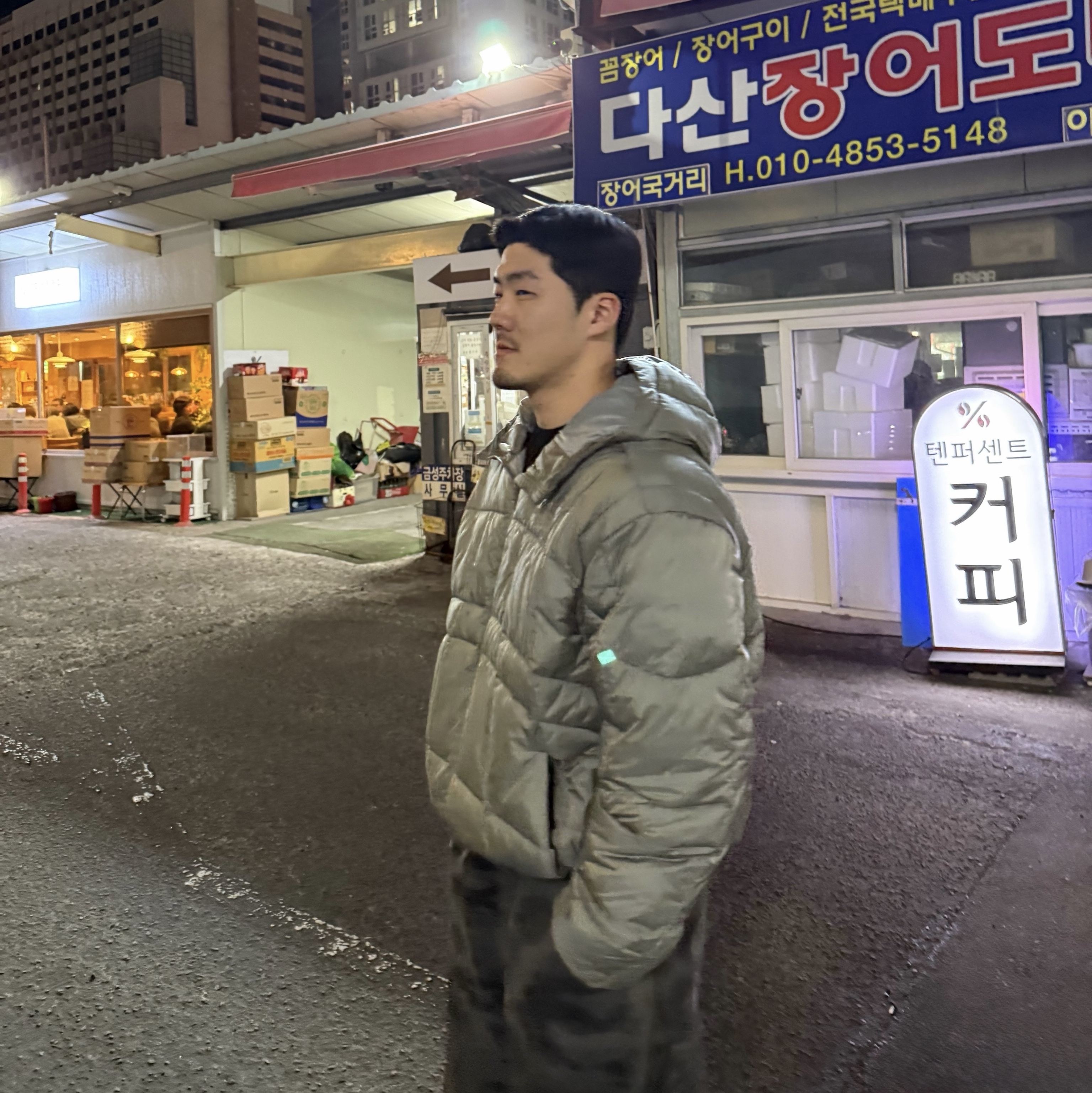 The North Face Wave LT On Jacket Gray, Chrome Hearts Silichrome CH Cross Pendant Black 2022/2023/2025 착용 스타일