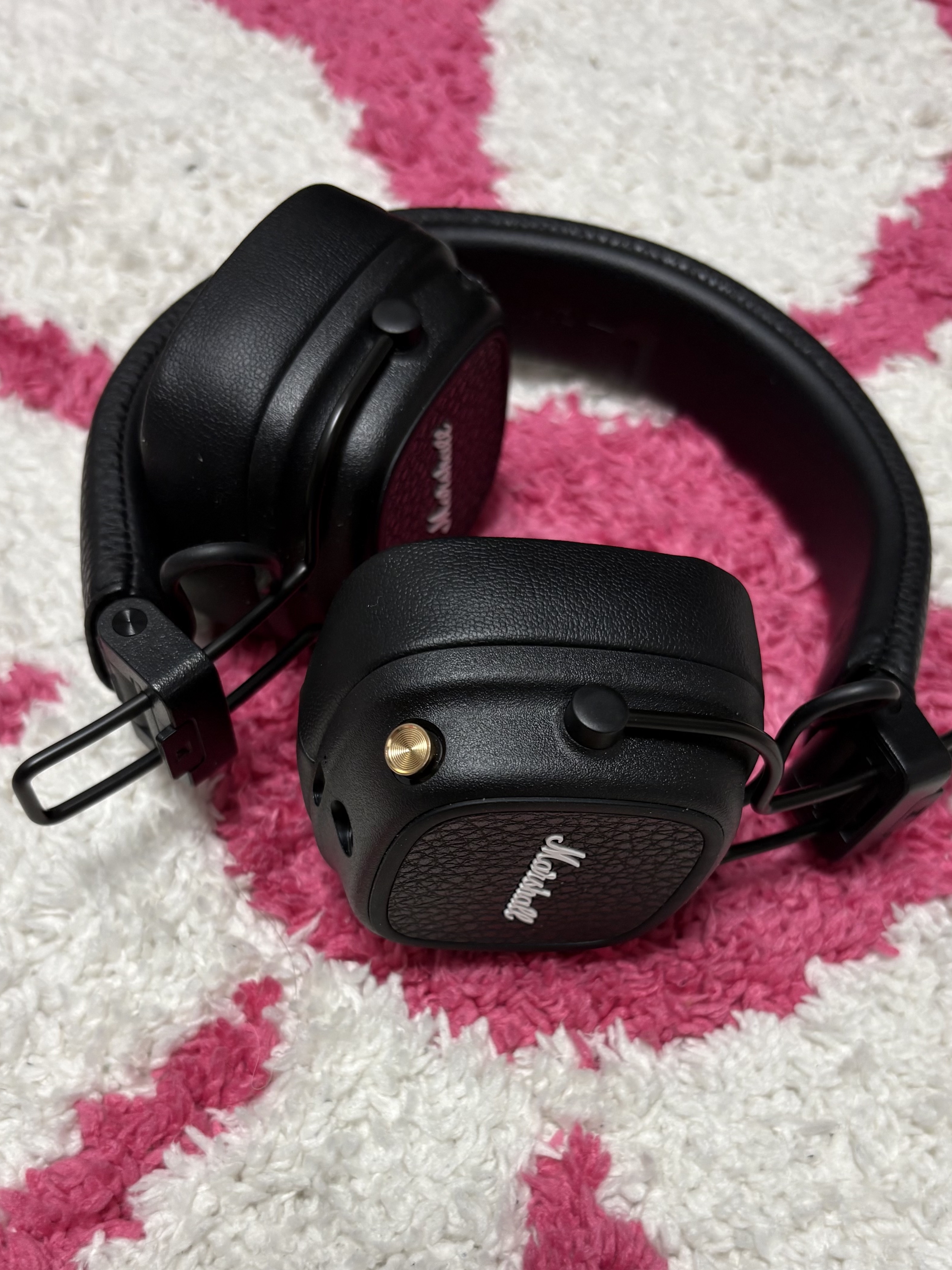 Marshall Major V Black (Korean Ver.) 착용 스타일