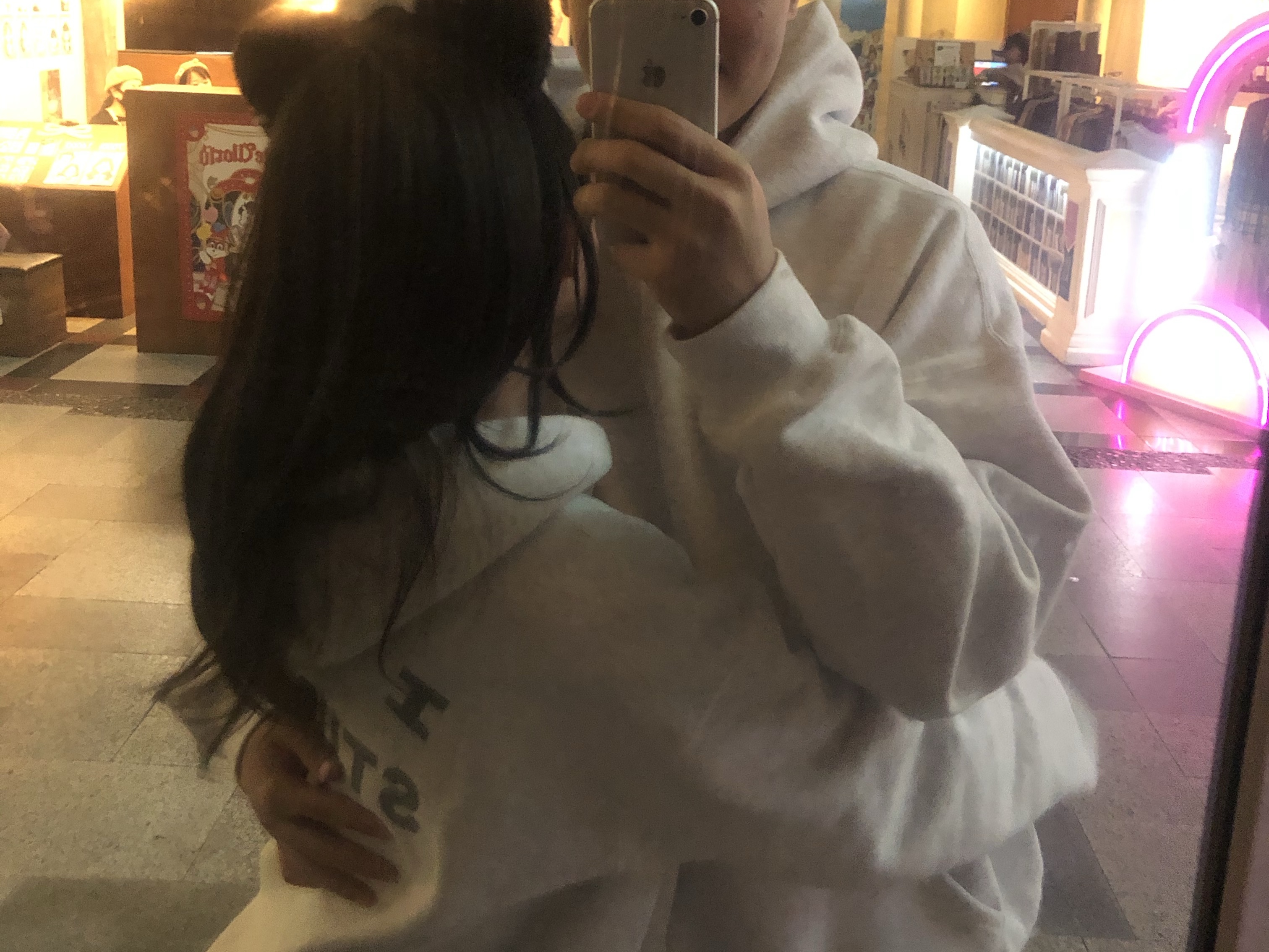 IAB Studio Hoodie Light Gray 착용 스타일
