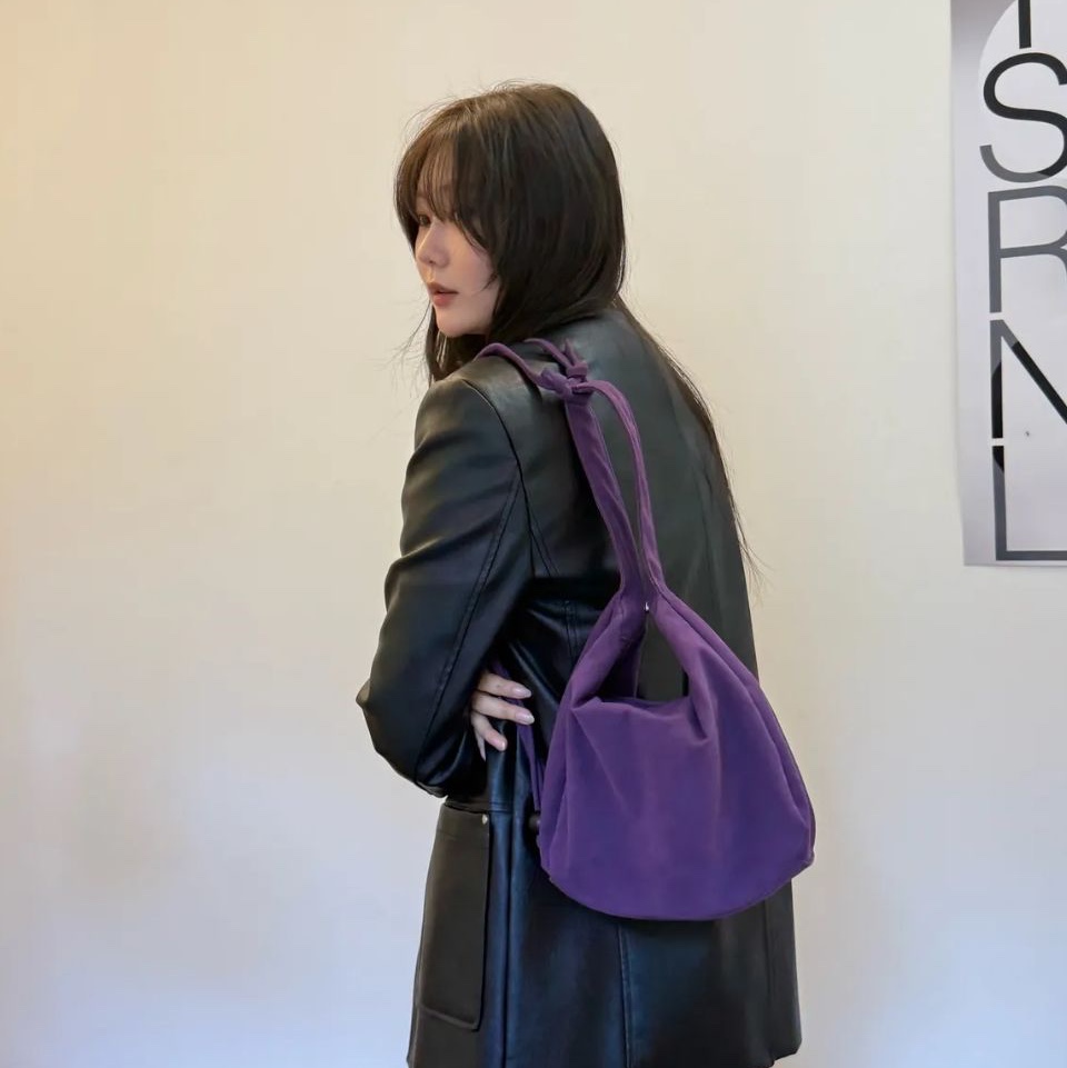 ACOC Way Hobo Bag Purple 착용 스타일