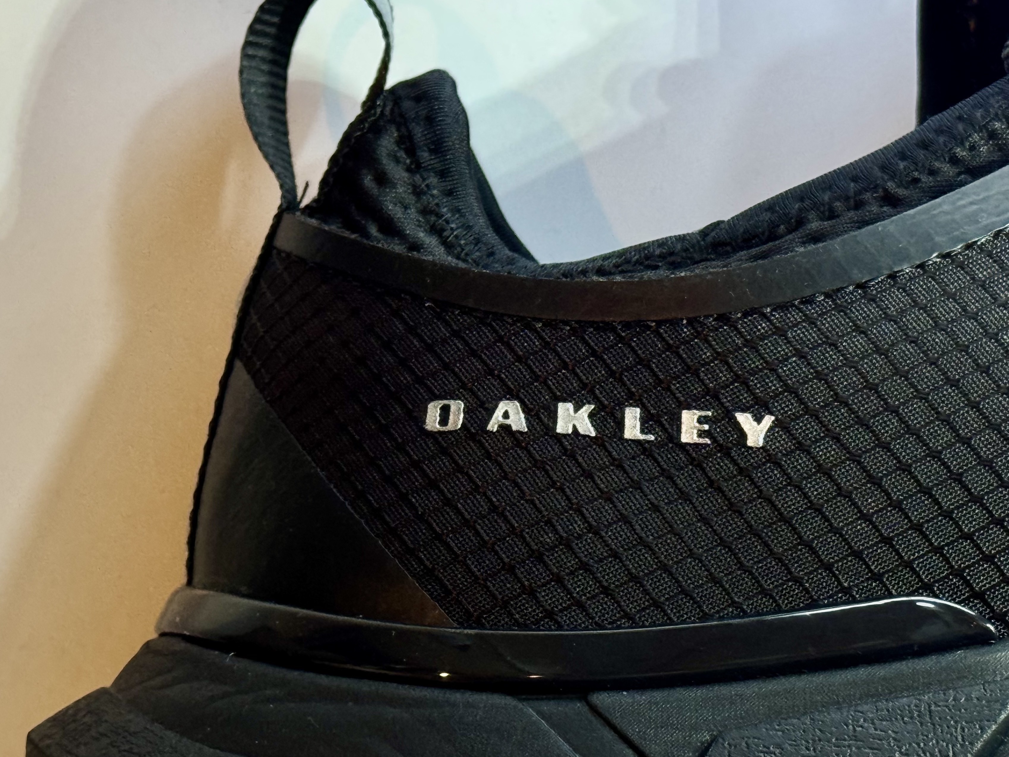 Oakley Light Shield Triple Black, Oakley Light Shield Grey Yellow 착용 스타일 - 3