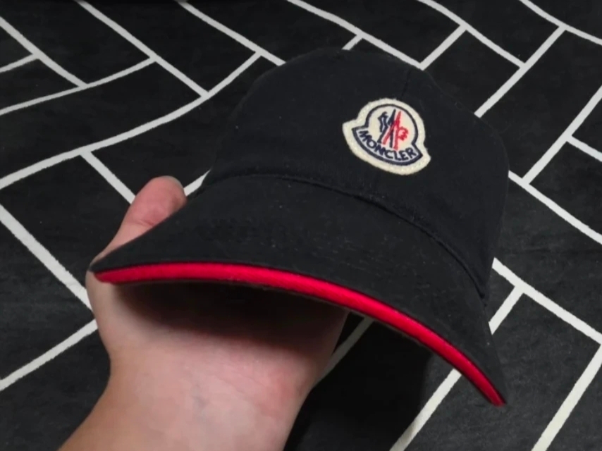 Moncler Logo Baseball Cap Black- 23SS 착용 스타일 - 1