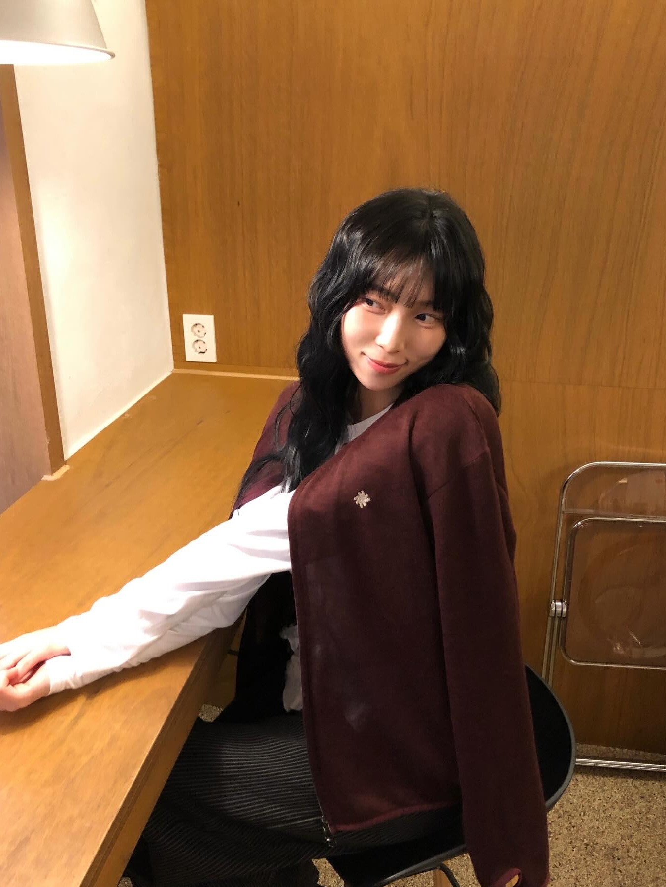 SLOW RECORD HOUSE Round Zip-Up Cardigan Red 착용 스타일 - 3