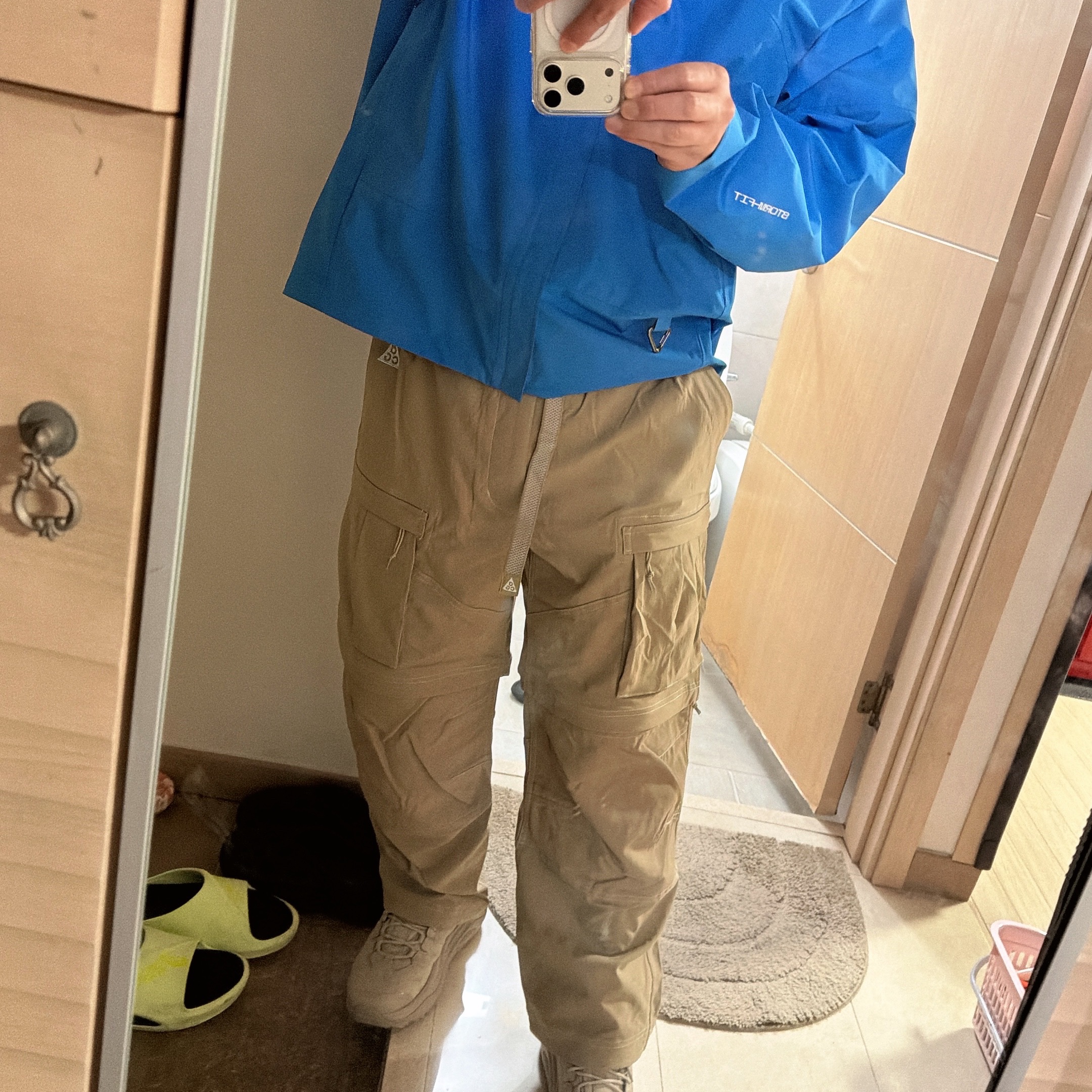 Nike ACG Smith Summit Cargo Pants Khaki Iron Ore - Asia 착용 스타일