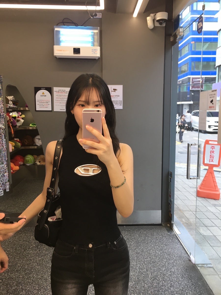 (W) Diesel M-Onerva-Top Cut-Out Knit Top with Logo Plaque Silver Black 착용 스타일 - 1