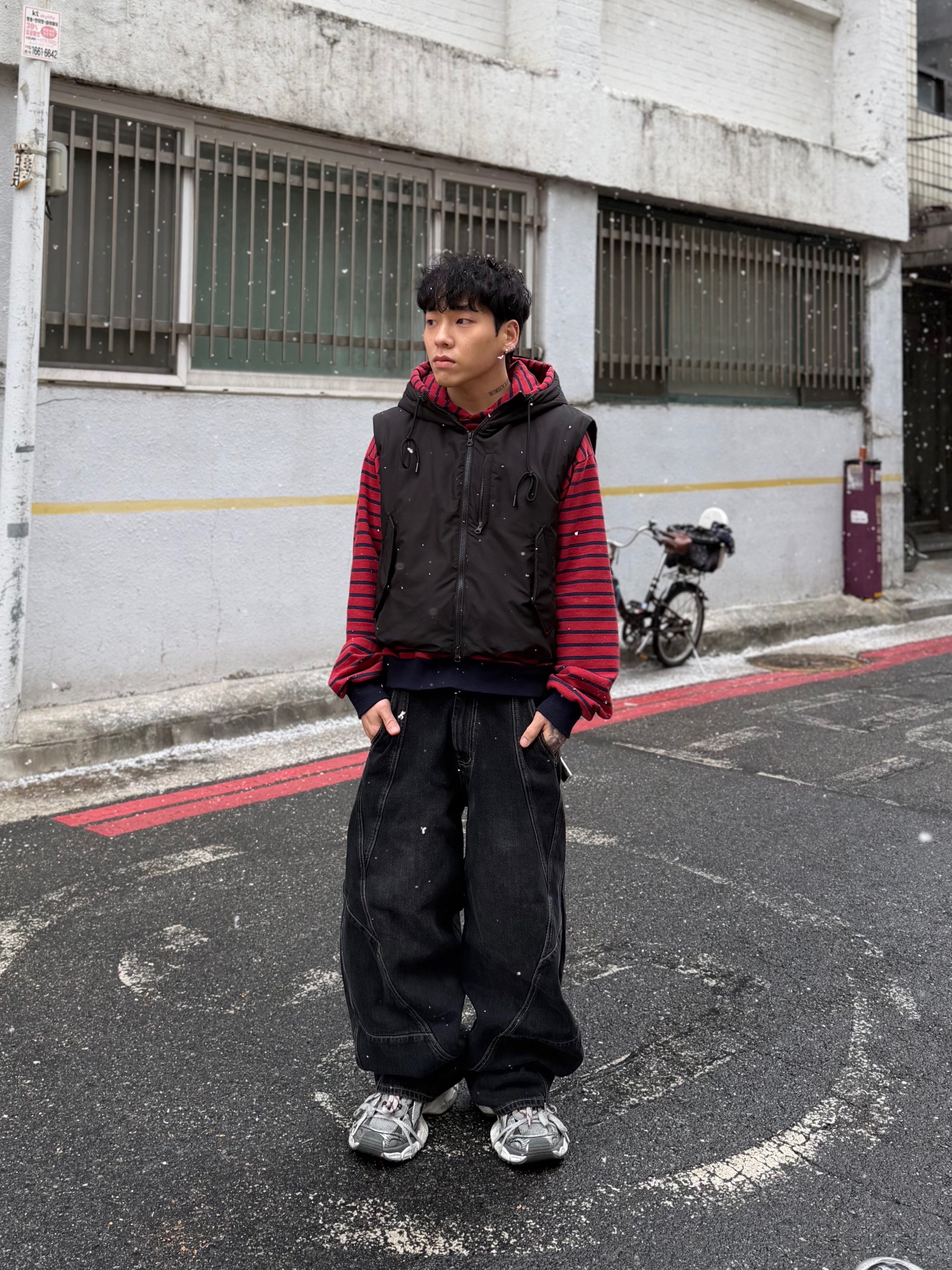 Balenciaga 3XL Sneakers Grey White Red 착용 스타일 - 2
