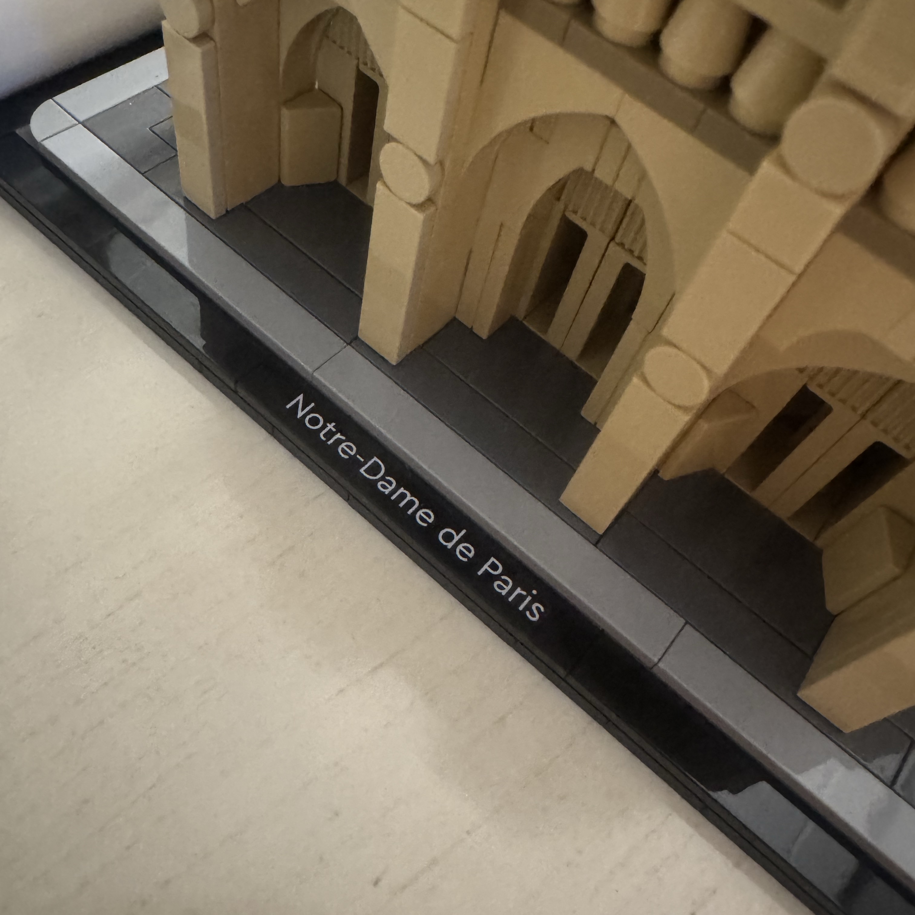Lego Architecture Notre-Dame de Paris 착용 스타일 - 2