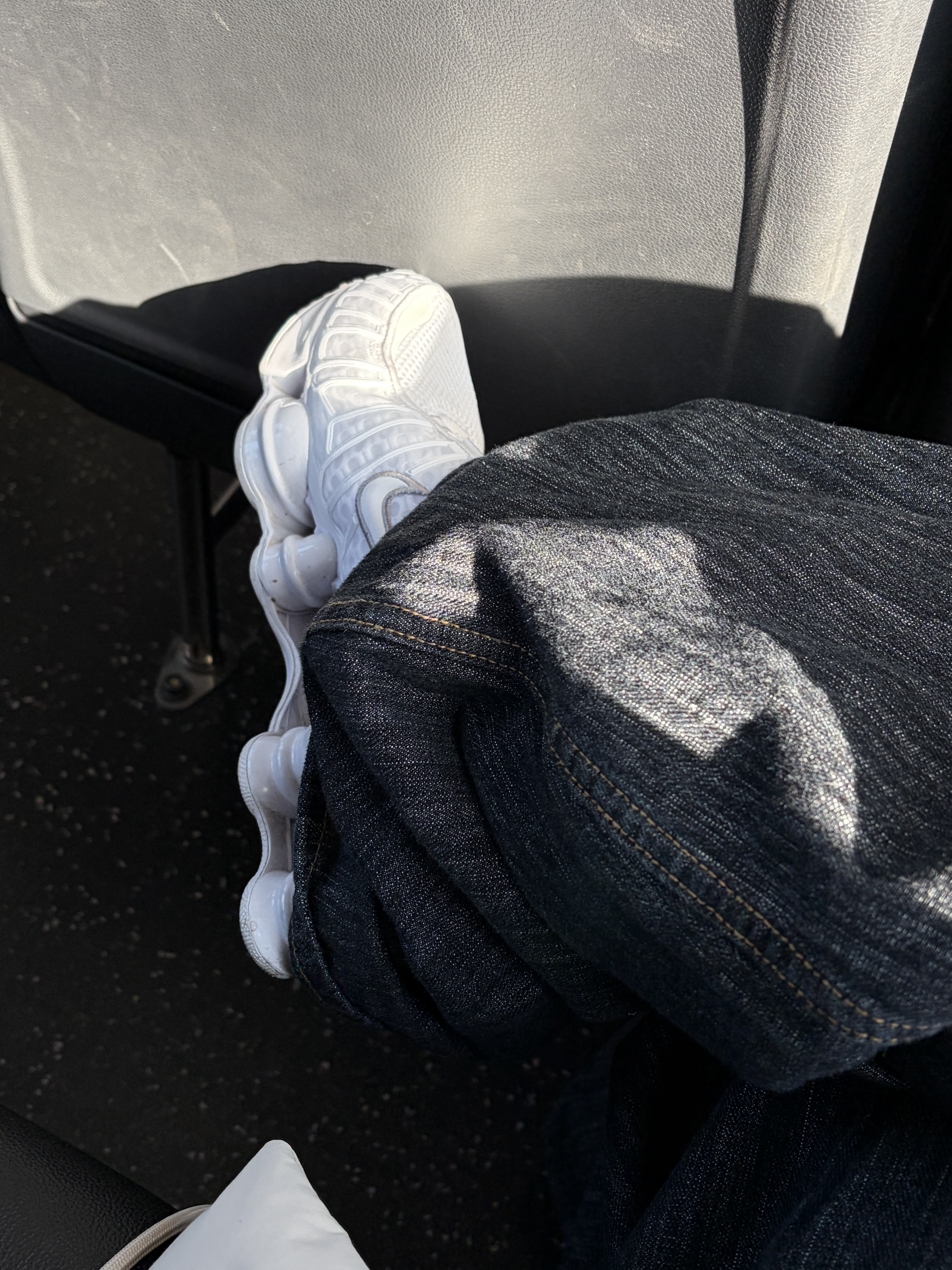 Nike Shox TL Metallic Silver 착용 스타일